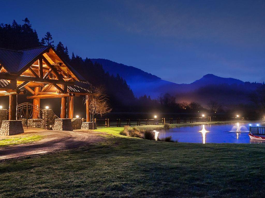 LX28: Gold Beach Oceanfront Estate view 3