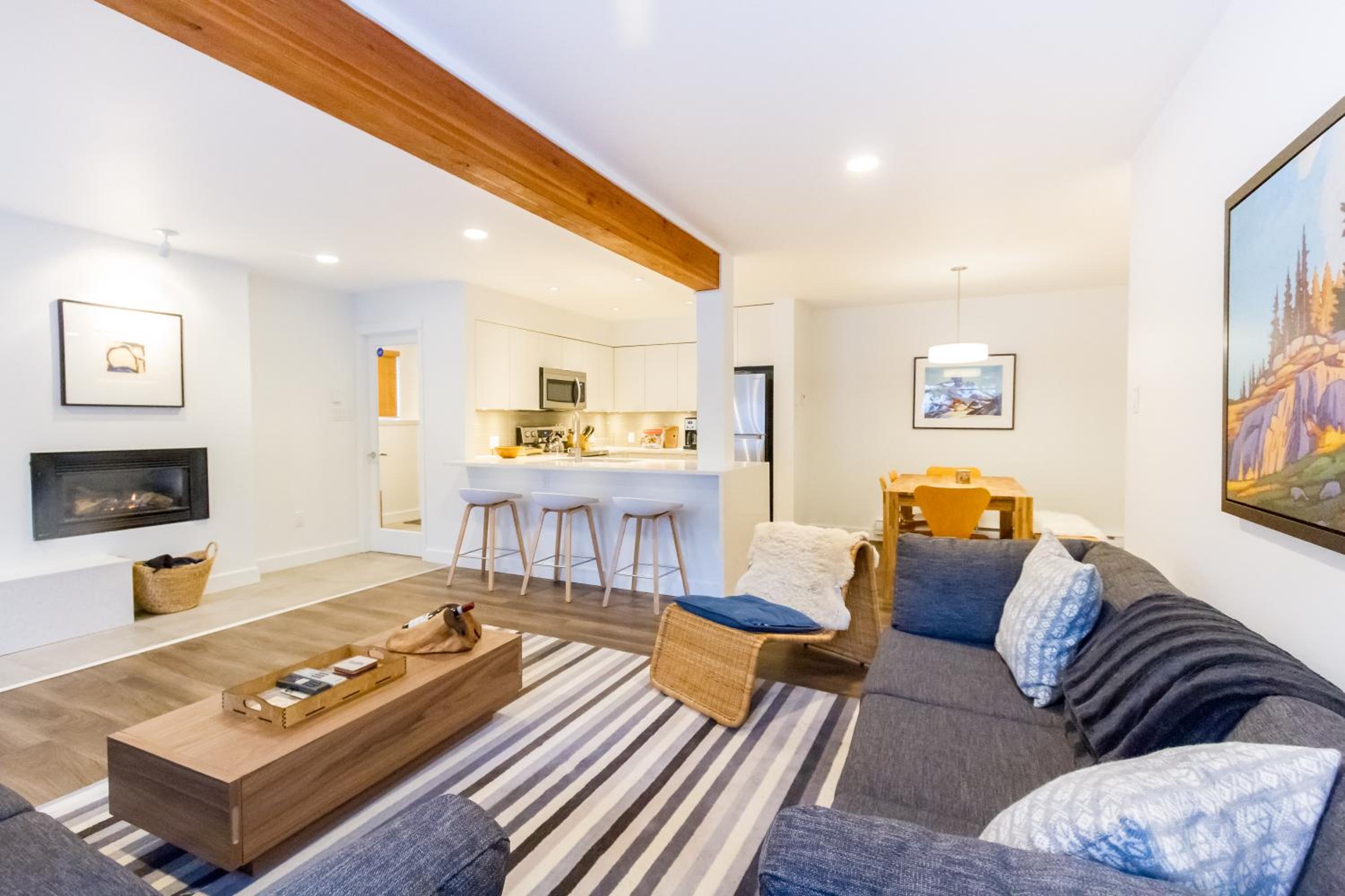 Ski in Out, Great Location, Free Shuttle Bus view 4
