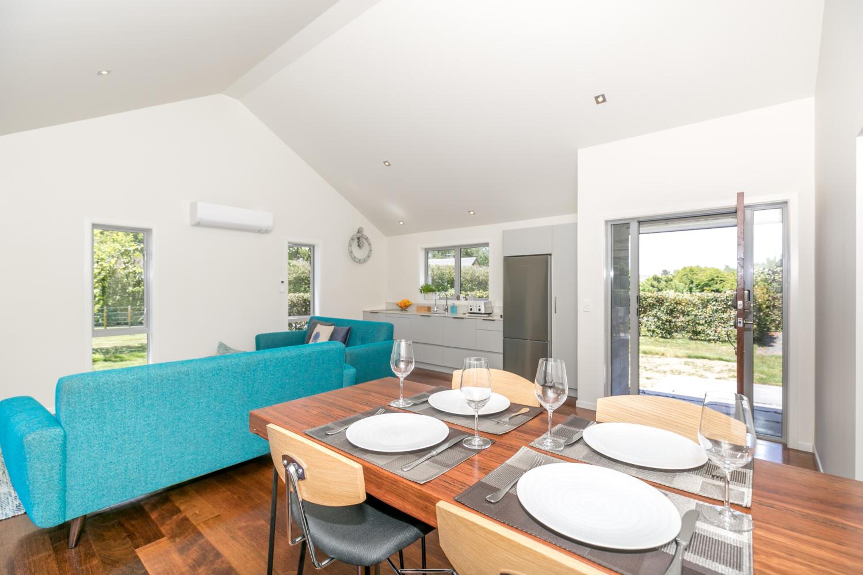 Spacious Modern Two-Bedroom Apartment view 3