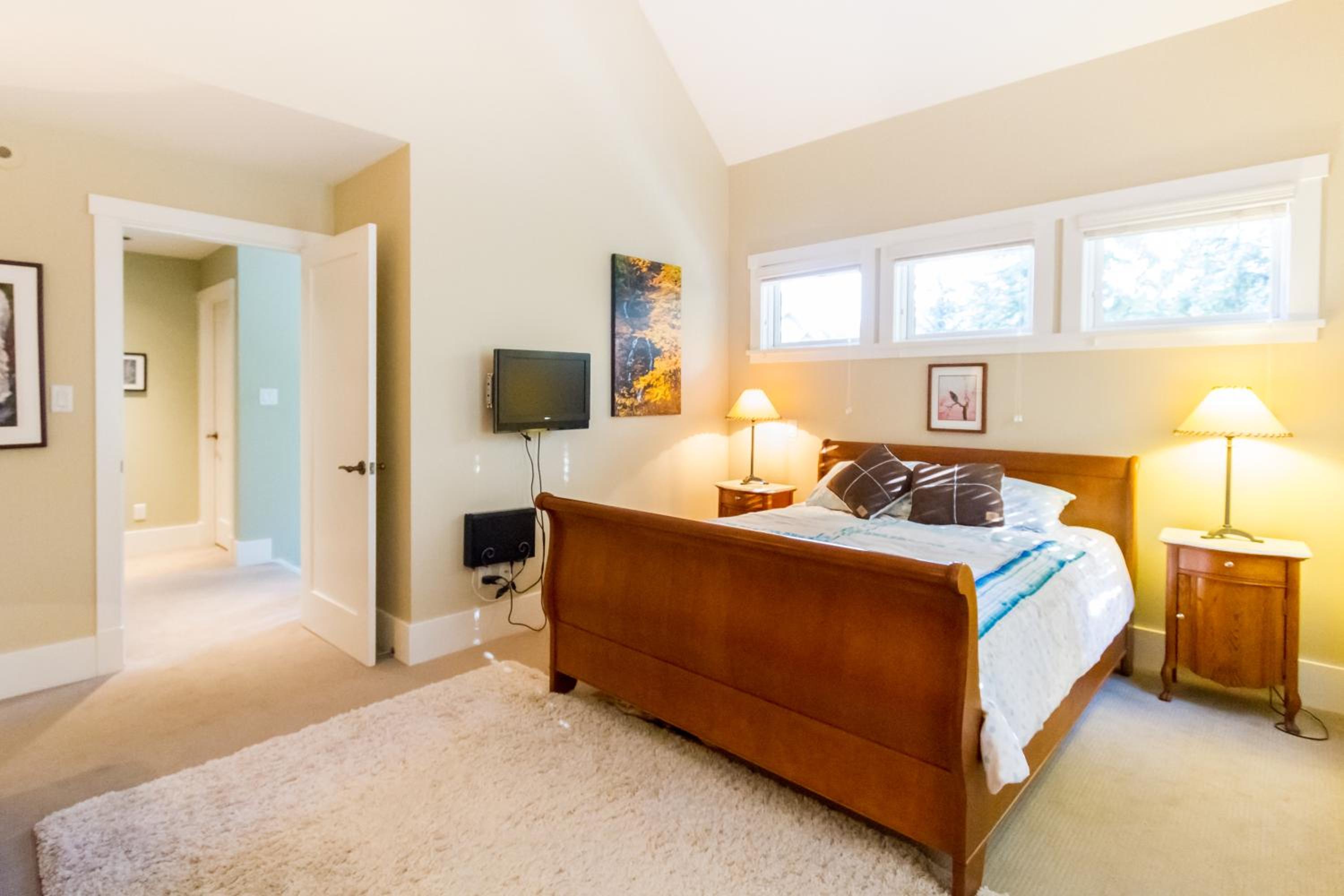Spacious Town Home with Private Hot Tub view 5