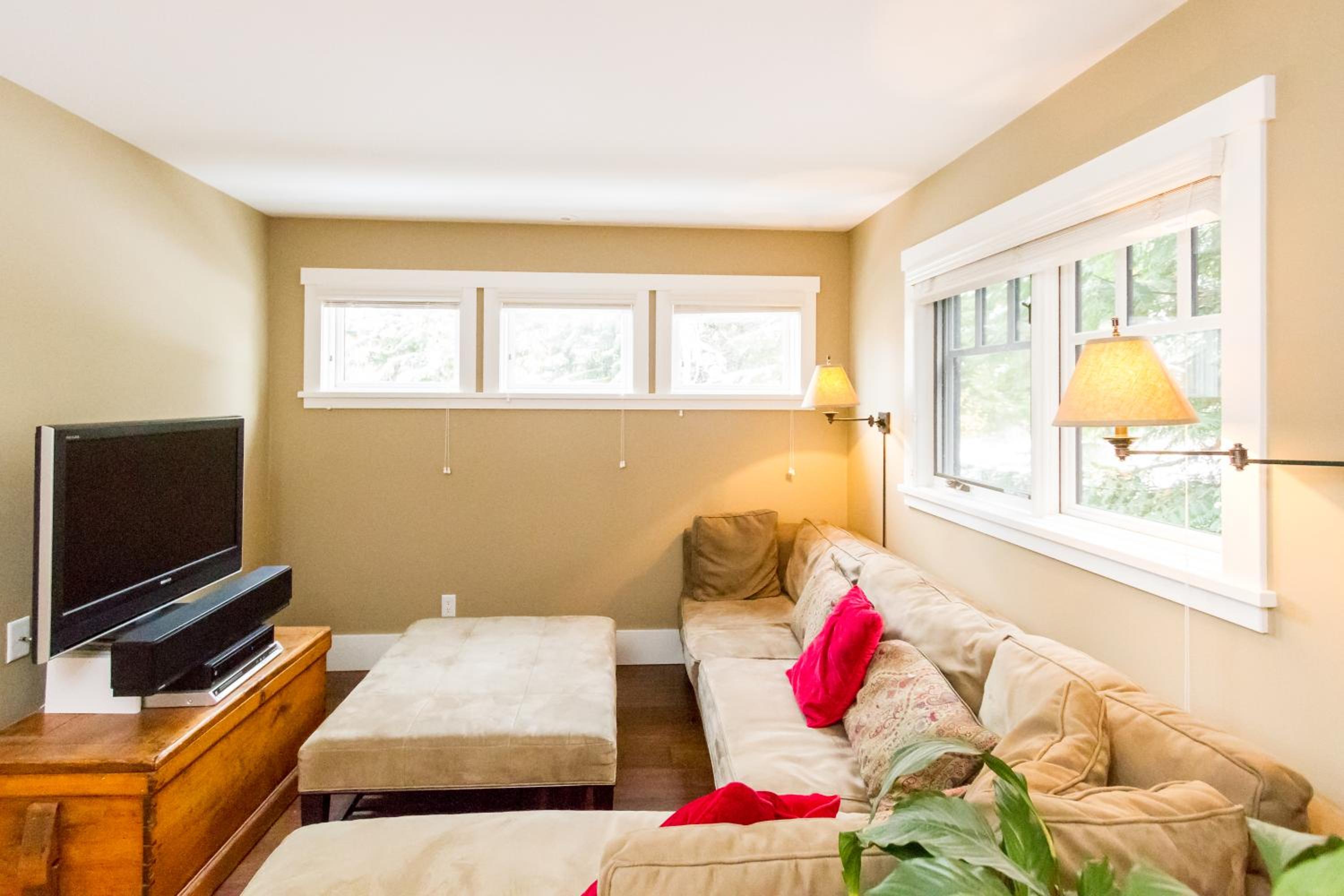 Spacious Town Home with Private Hot Tub view 3