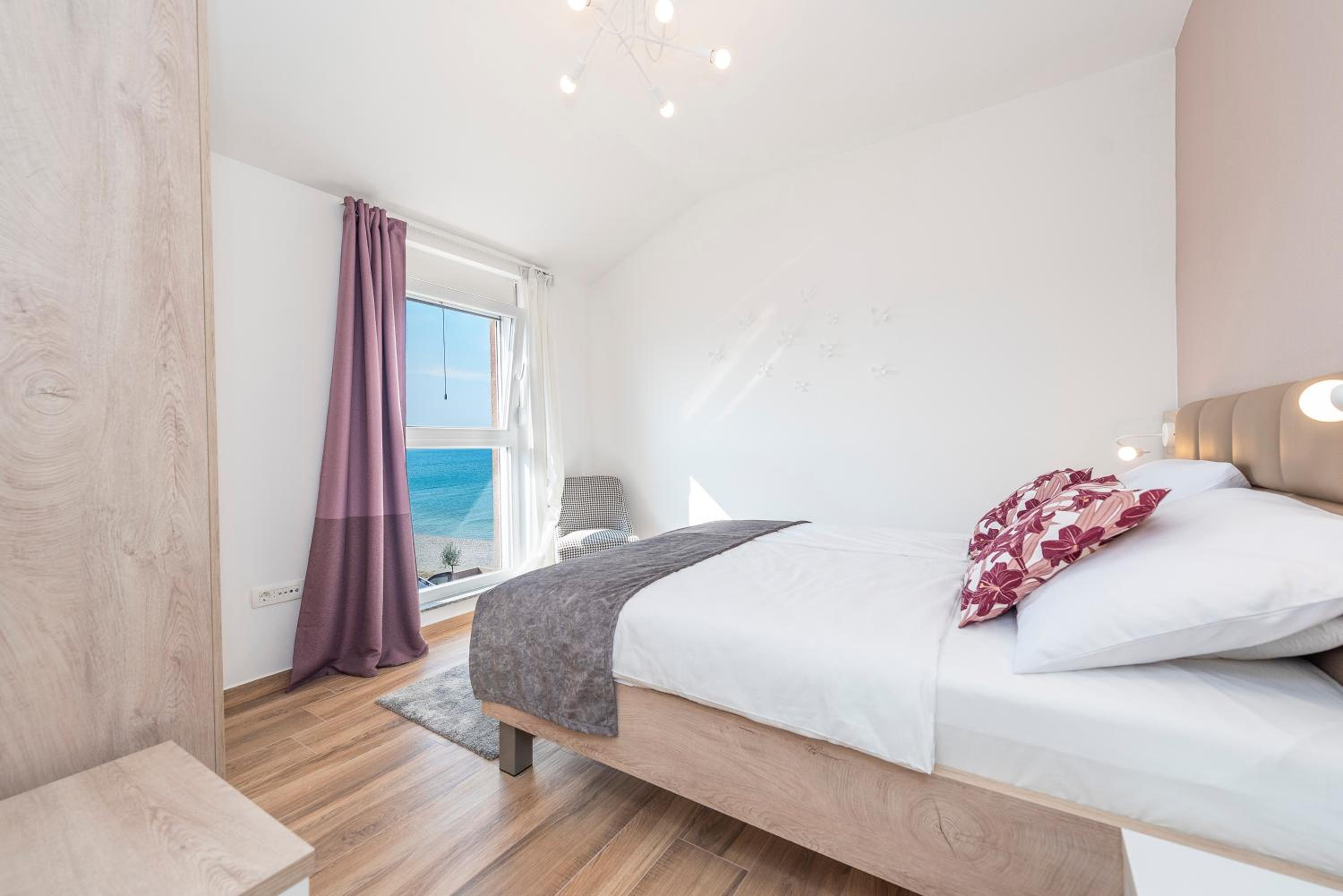 LUXURY APARTMENTS - LA VIR 5& 6 view 5