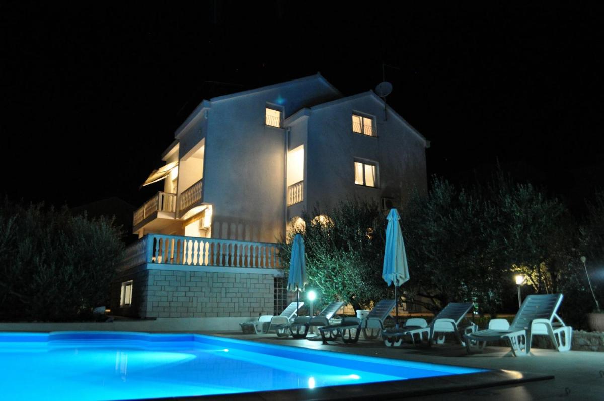 Apartments Olive Garden - swimming pool
