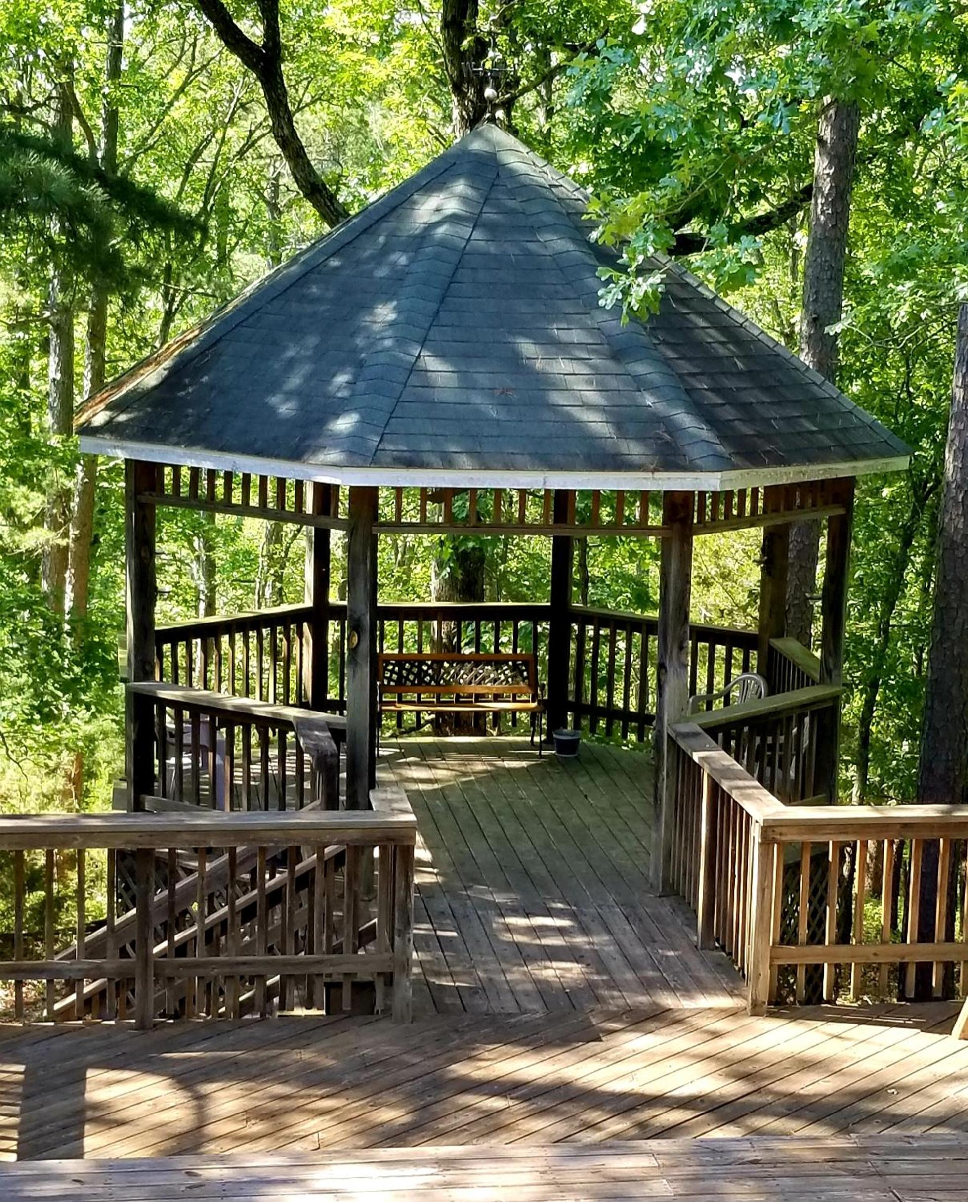 Evening Shade Inn