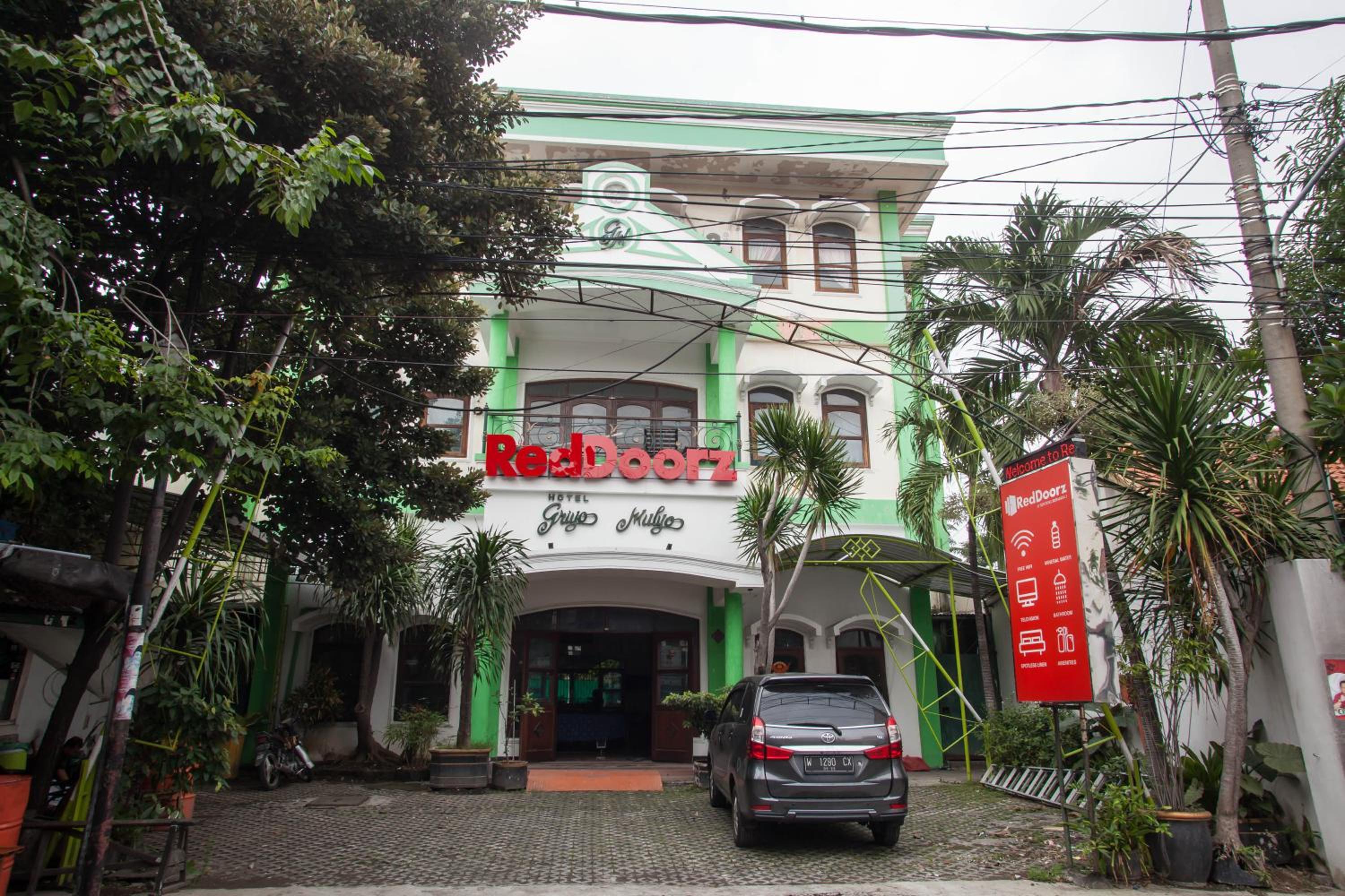 RedDoorz @ Genteng Surabaya 2 view 2
