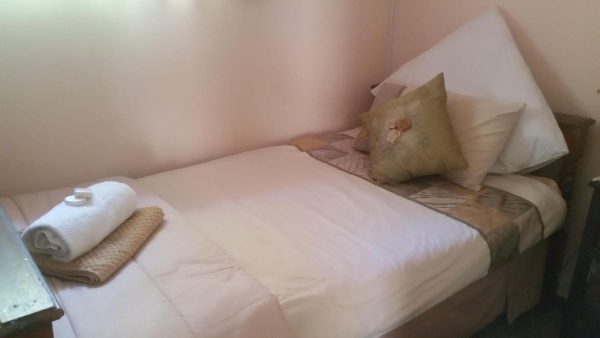 Alpaca Self Catering Cottage Kleinmond view 4