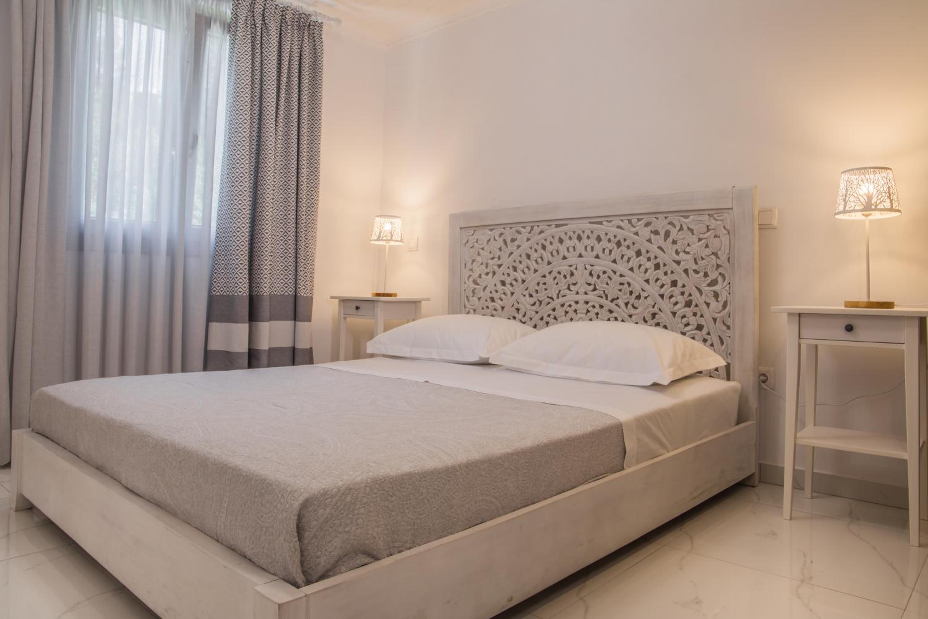 Hotel Small Paradise - Image 1