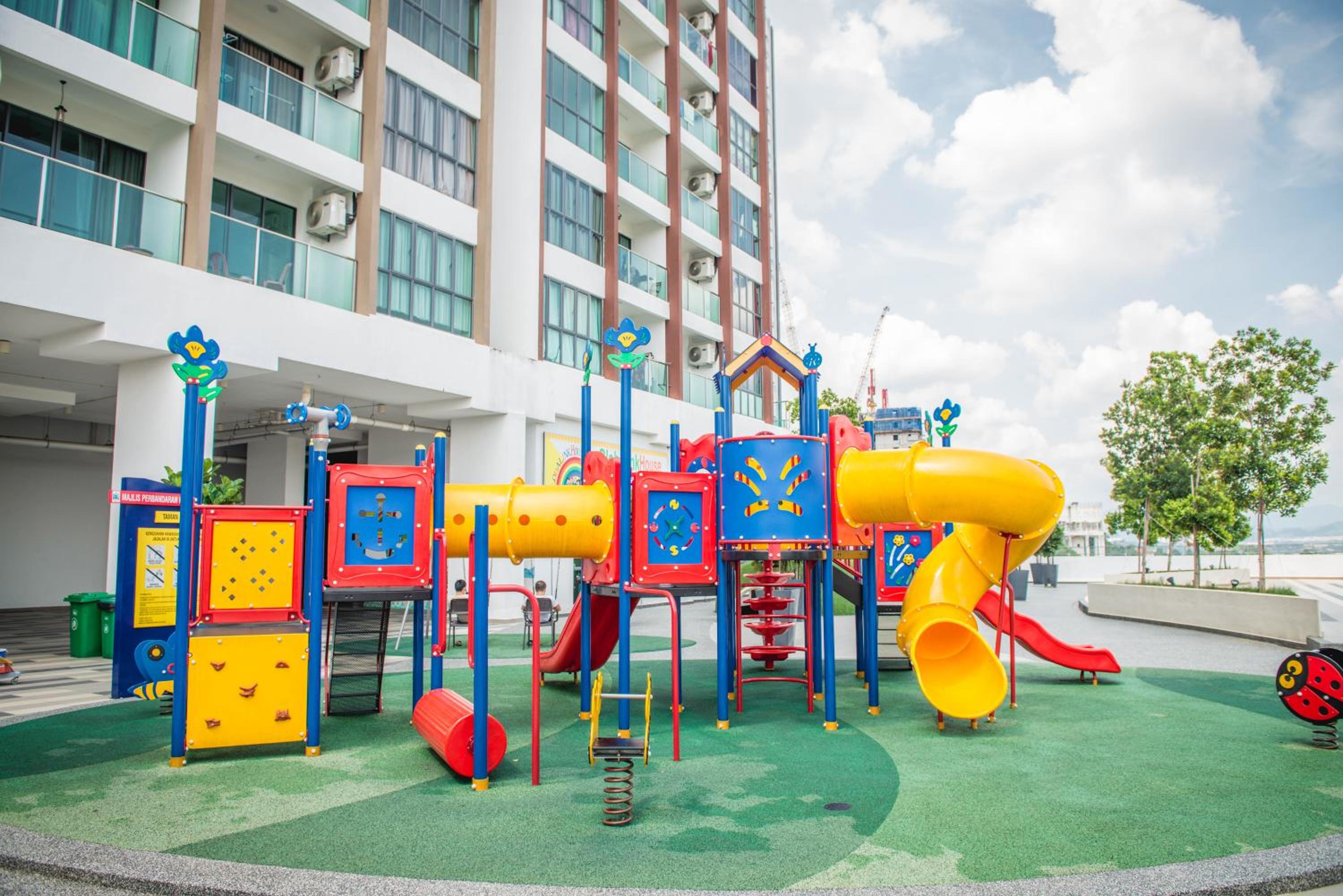 Amerin Mall & Suites