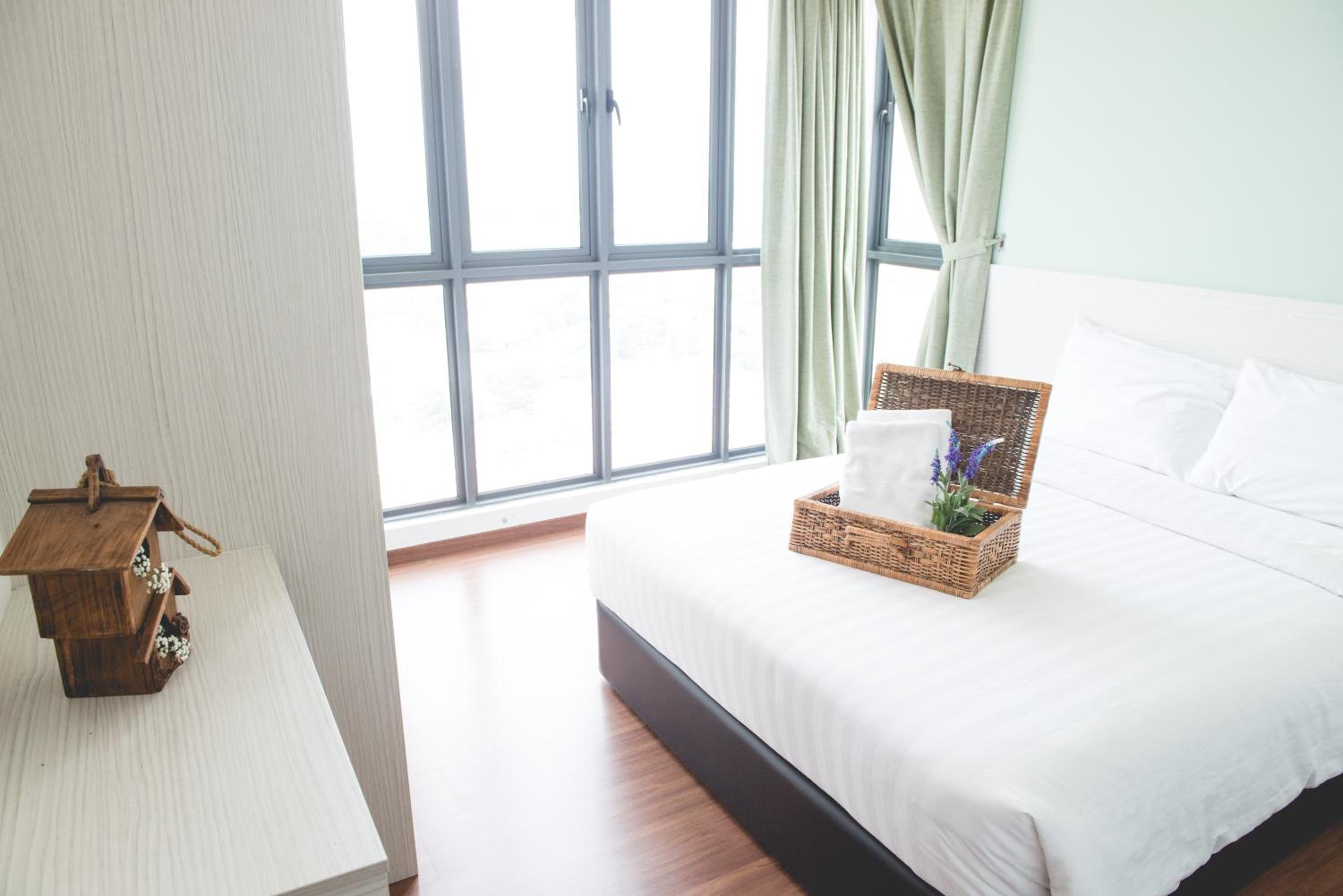 Amerin Mall & Suites