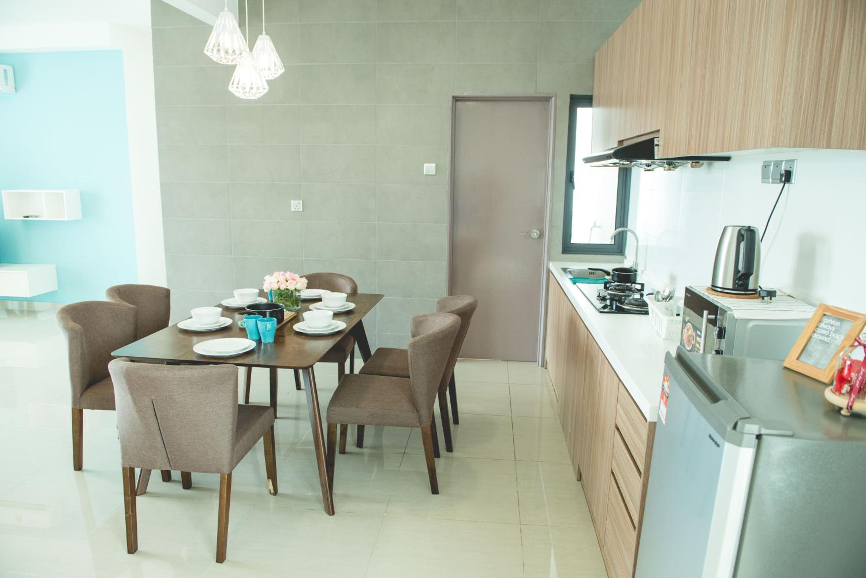 Amerin Mall & Suites