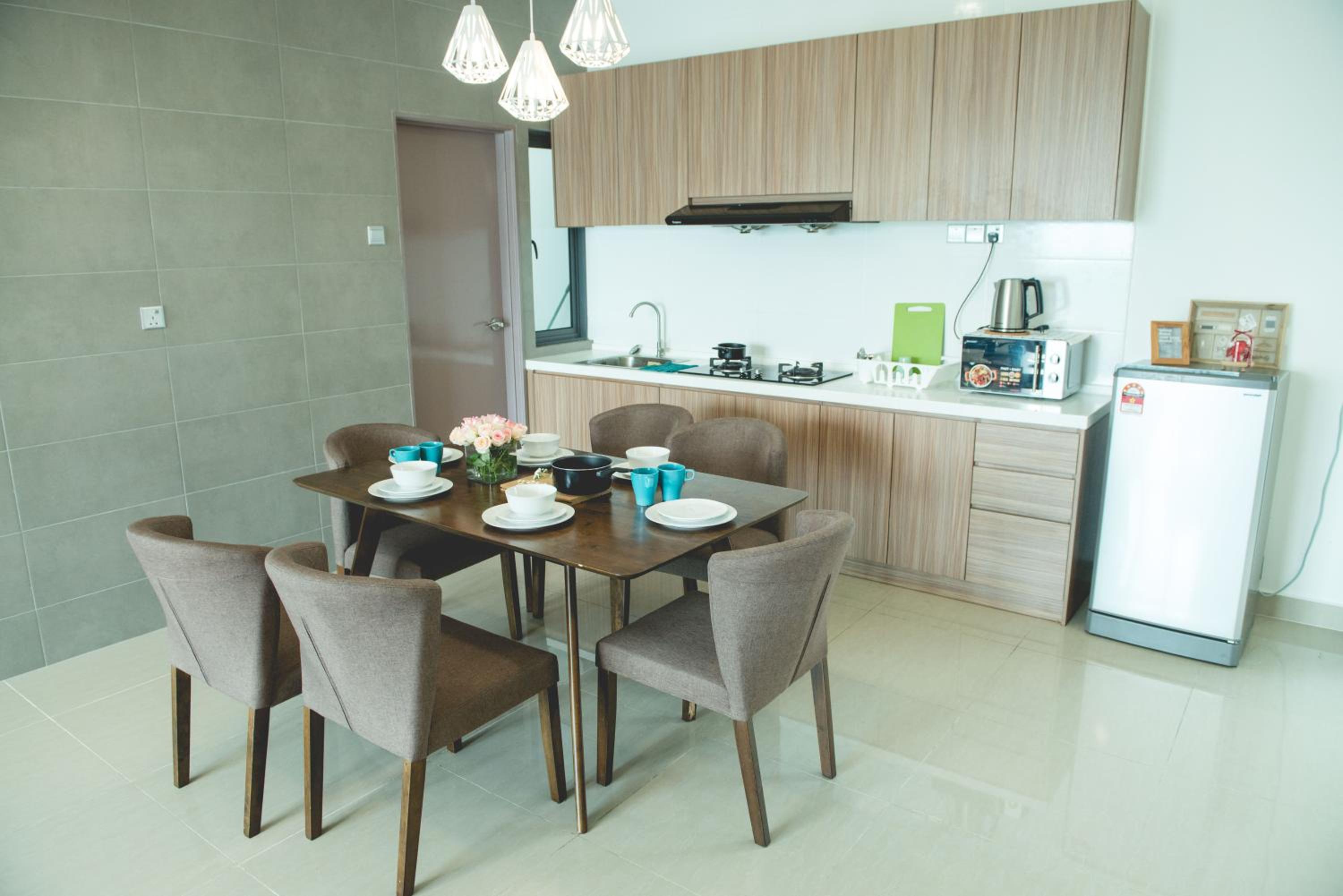 Amerin Mall & Suites