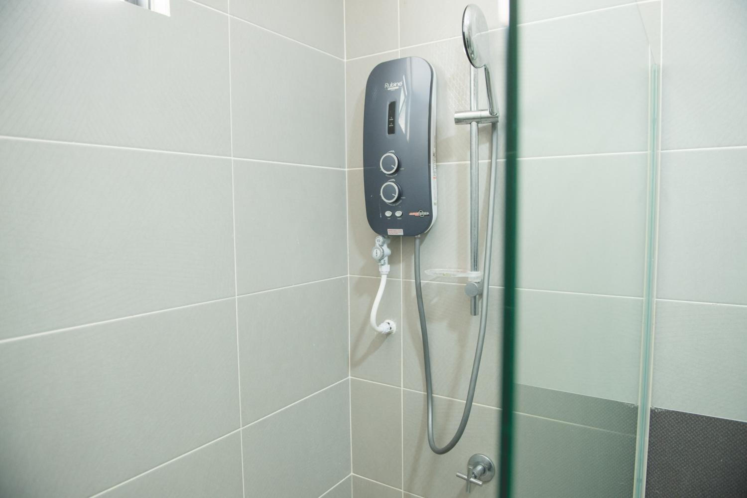 Amerin Mall & Suites