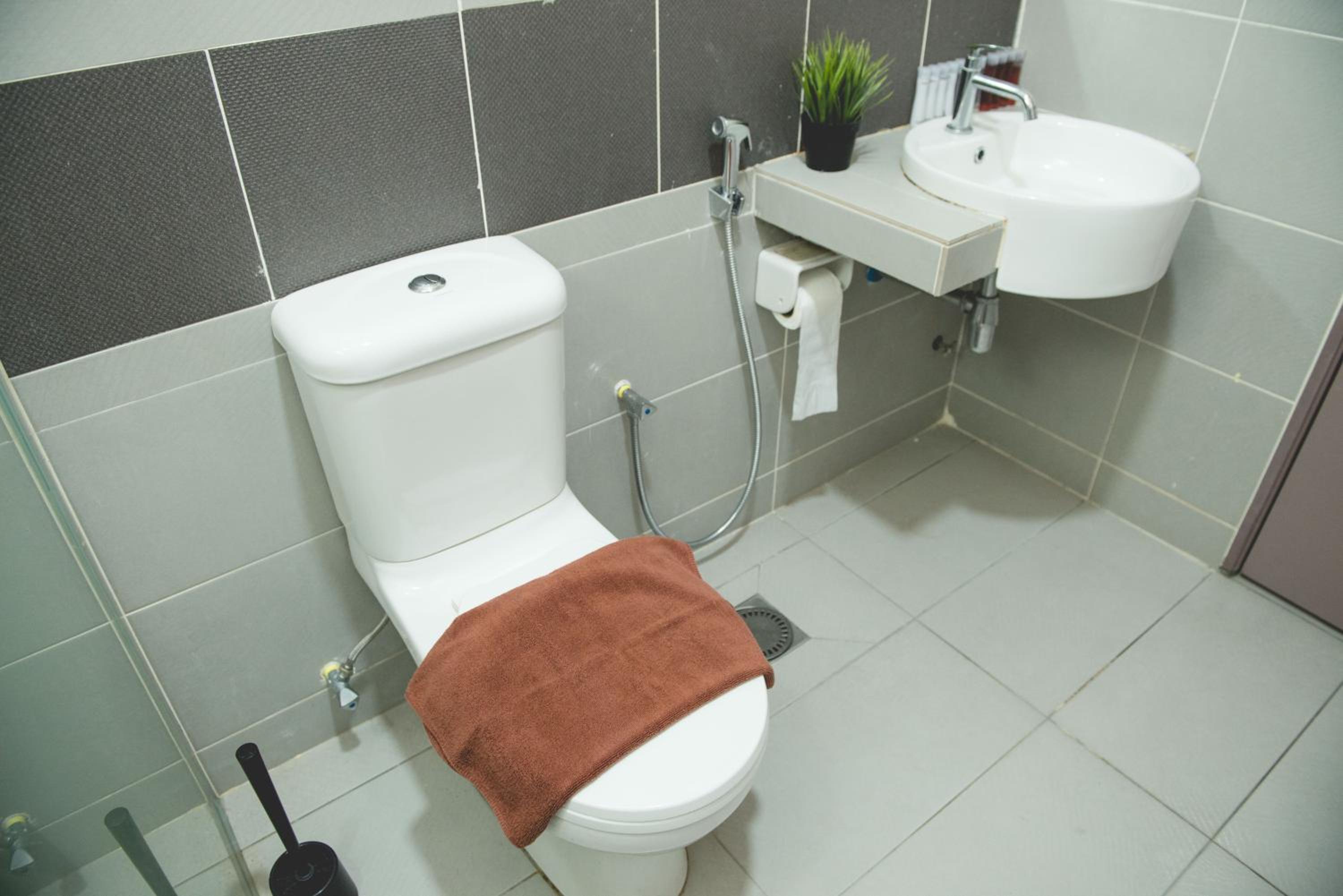 Amerin Mall & Suites