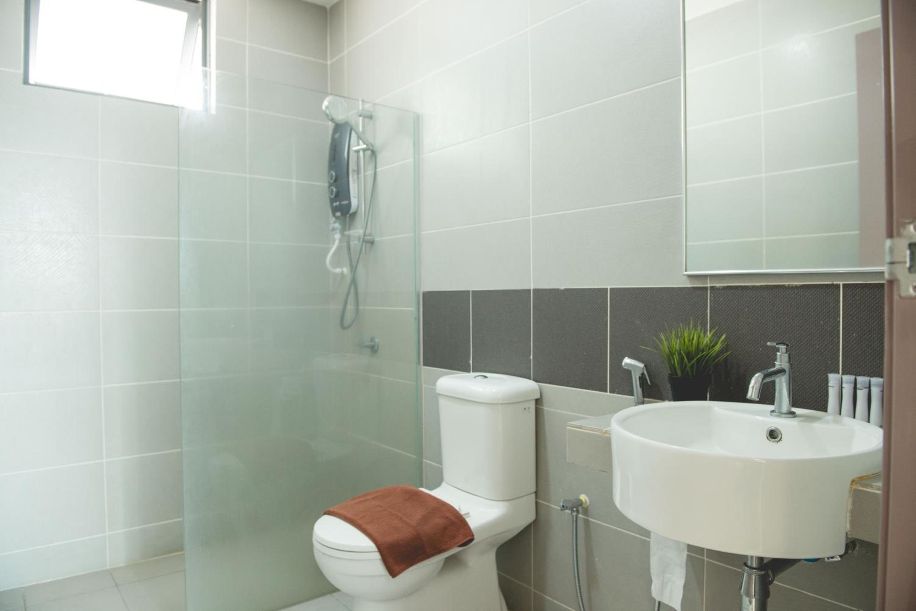 Amerin Mall & Suites