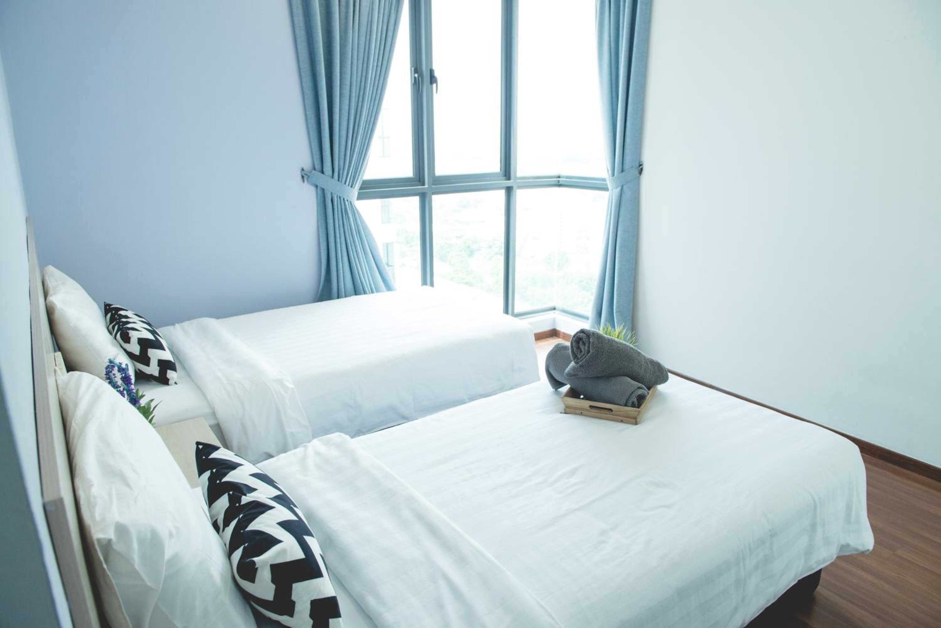 Amerin Mall & Suites