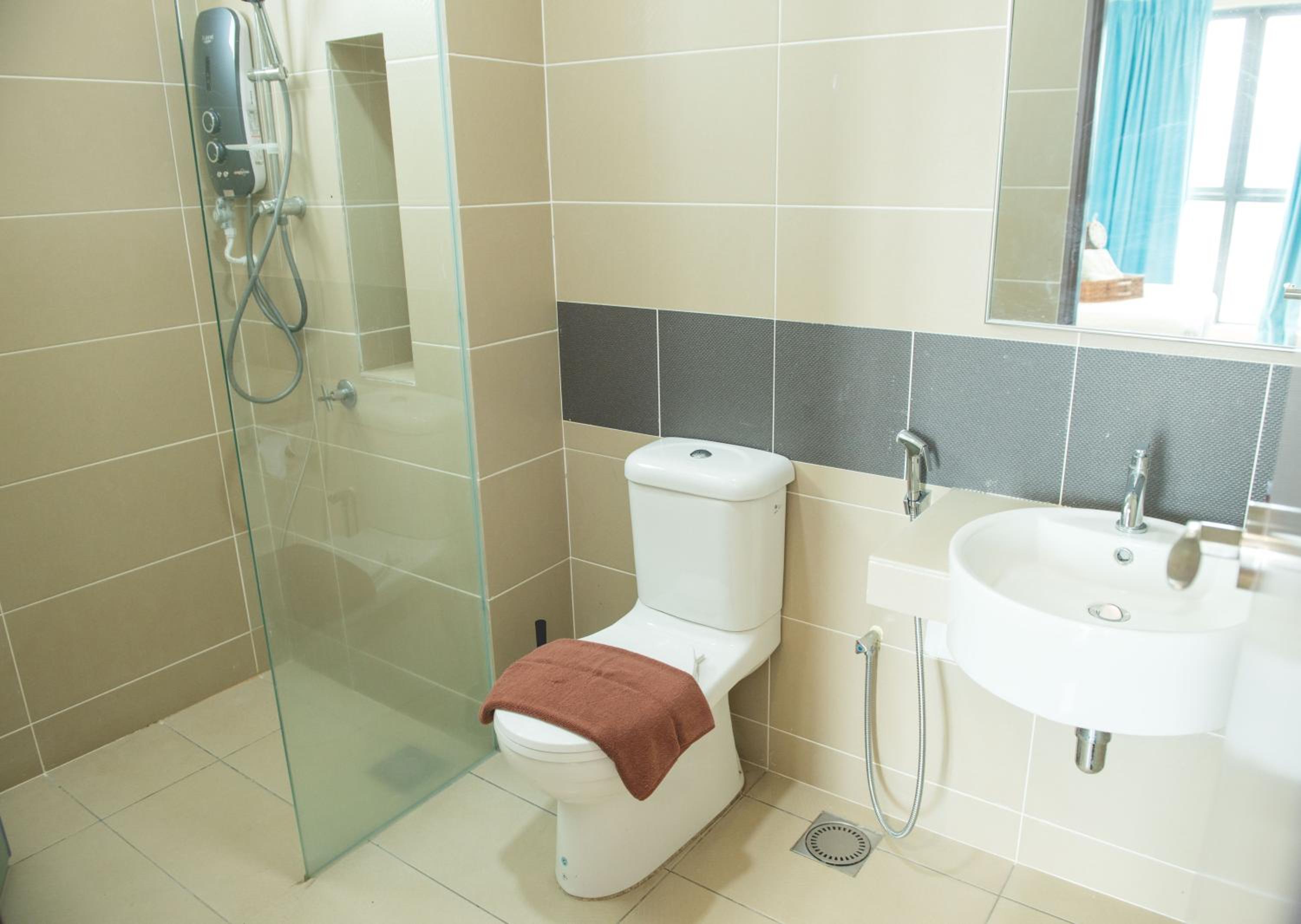 Amerin Mall & Suites