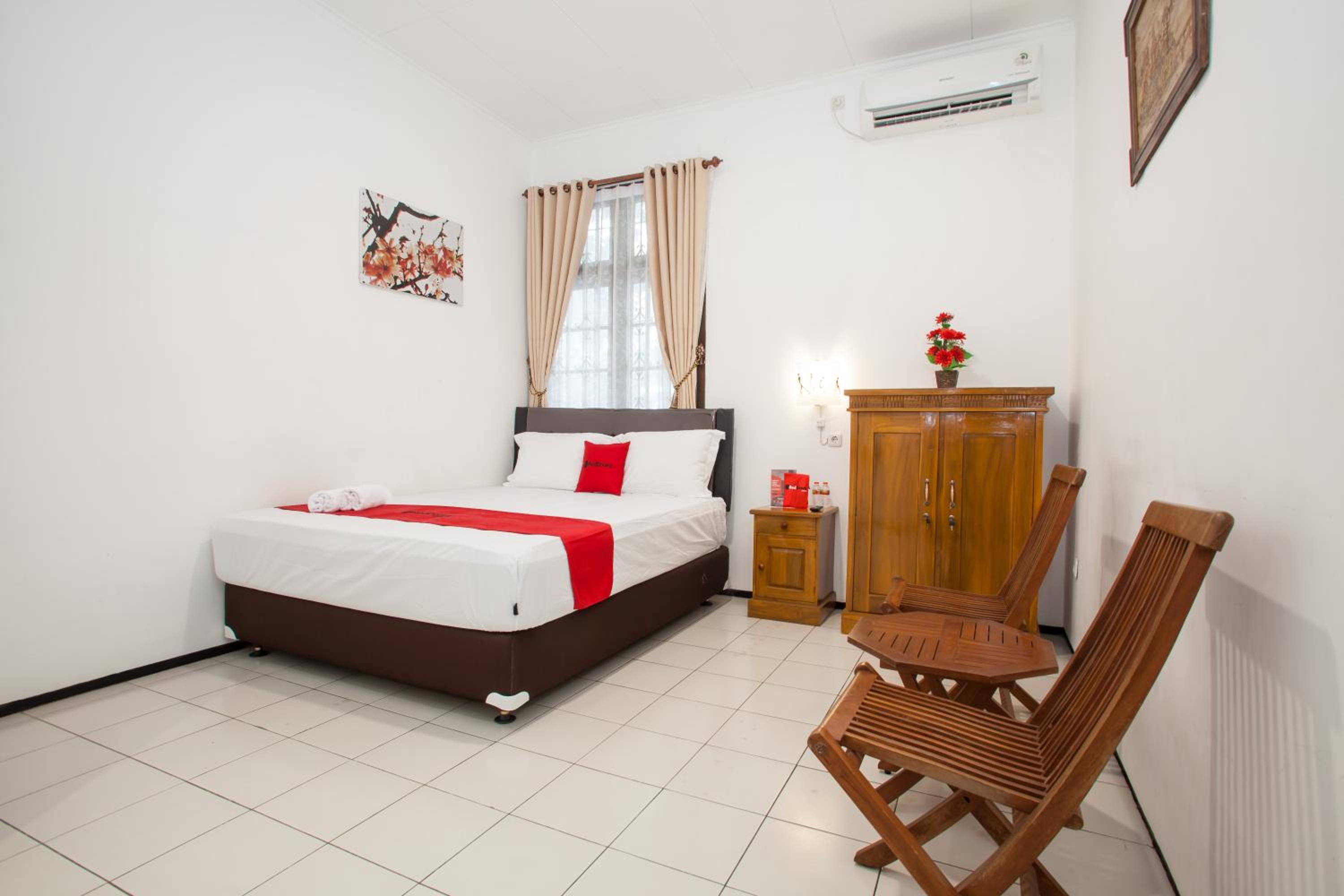 RedDoorz near Sanan Malang view 2