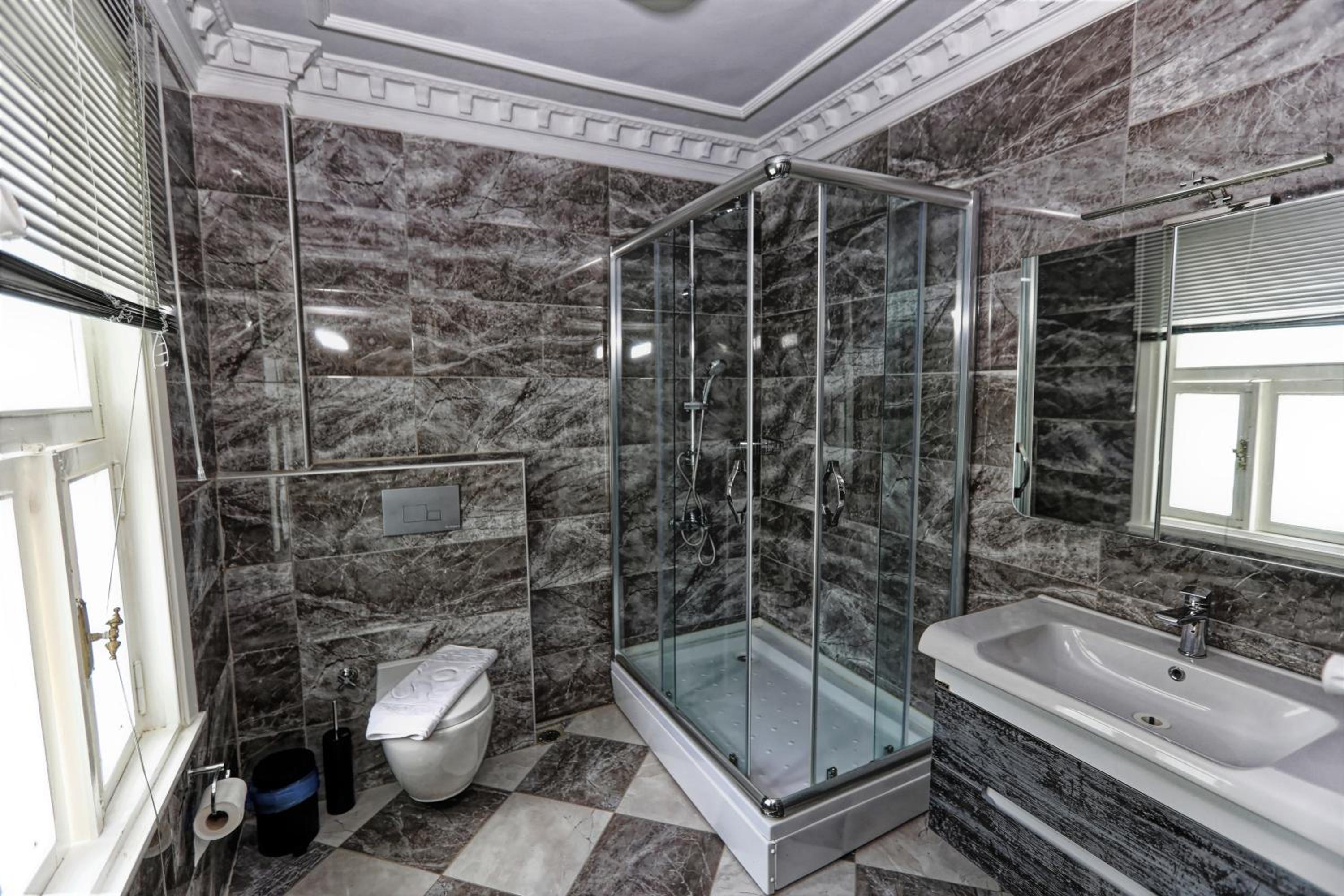 Romantic Mansion - Image 41