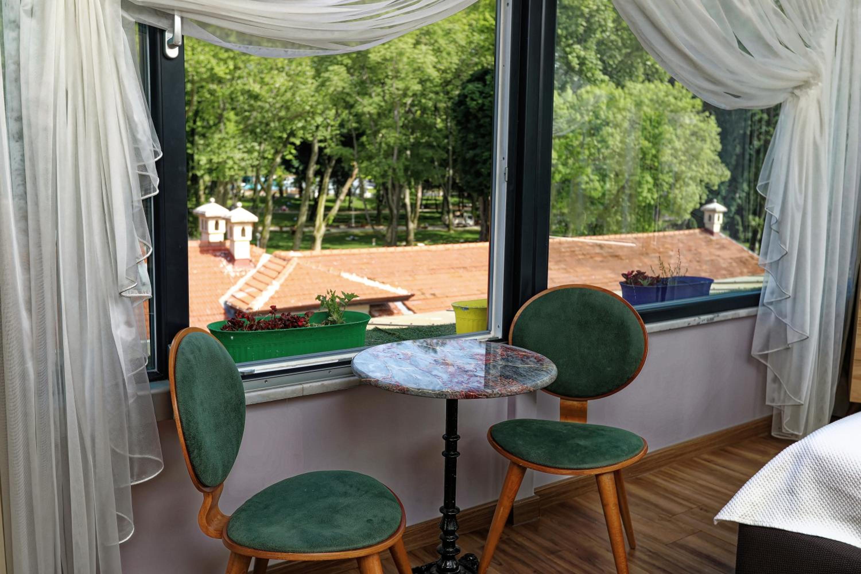 Romantic Mansion - Image 6