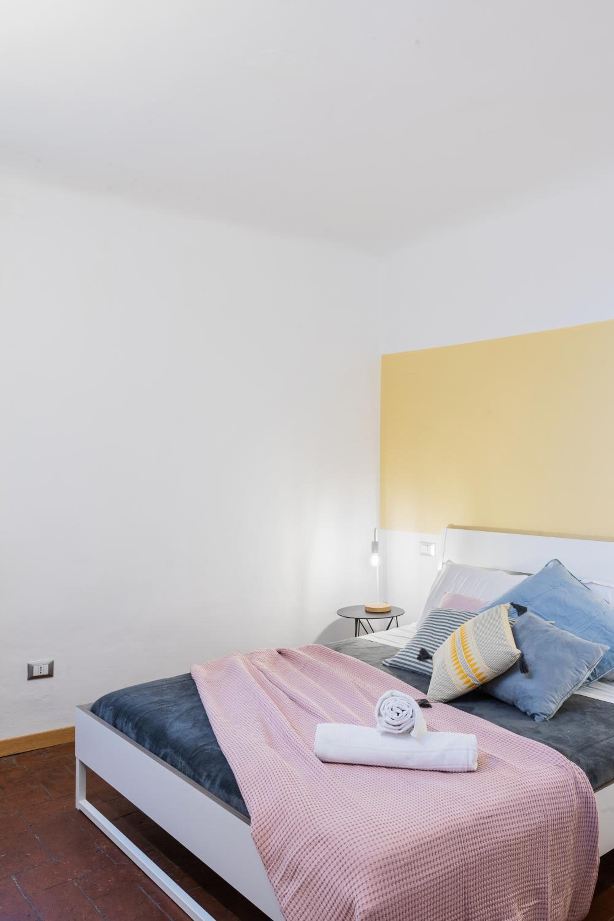 Historic center renovated apartment- Amazing location-By LikeHomeFlorence