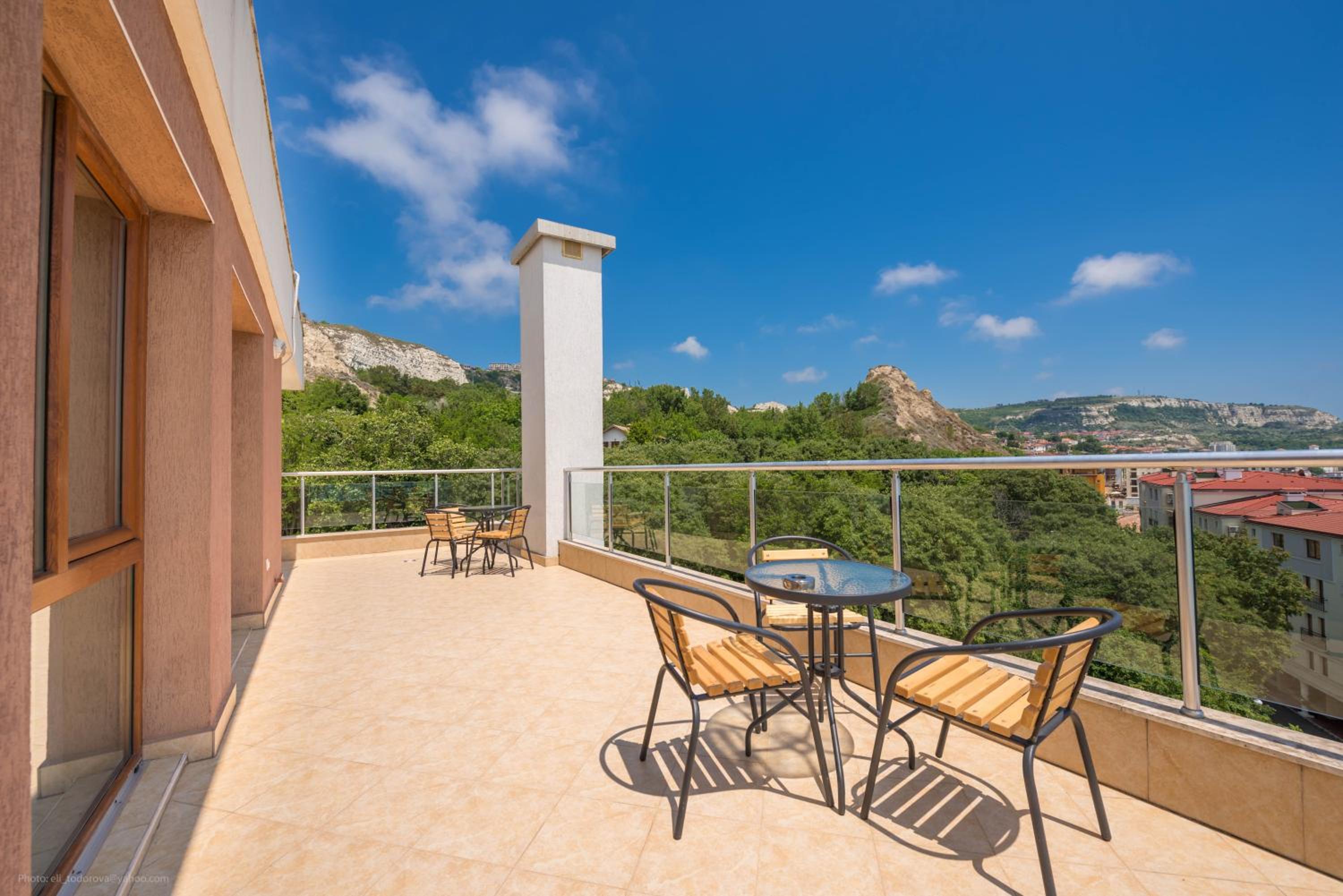 Photo 7