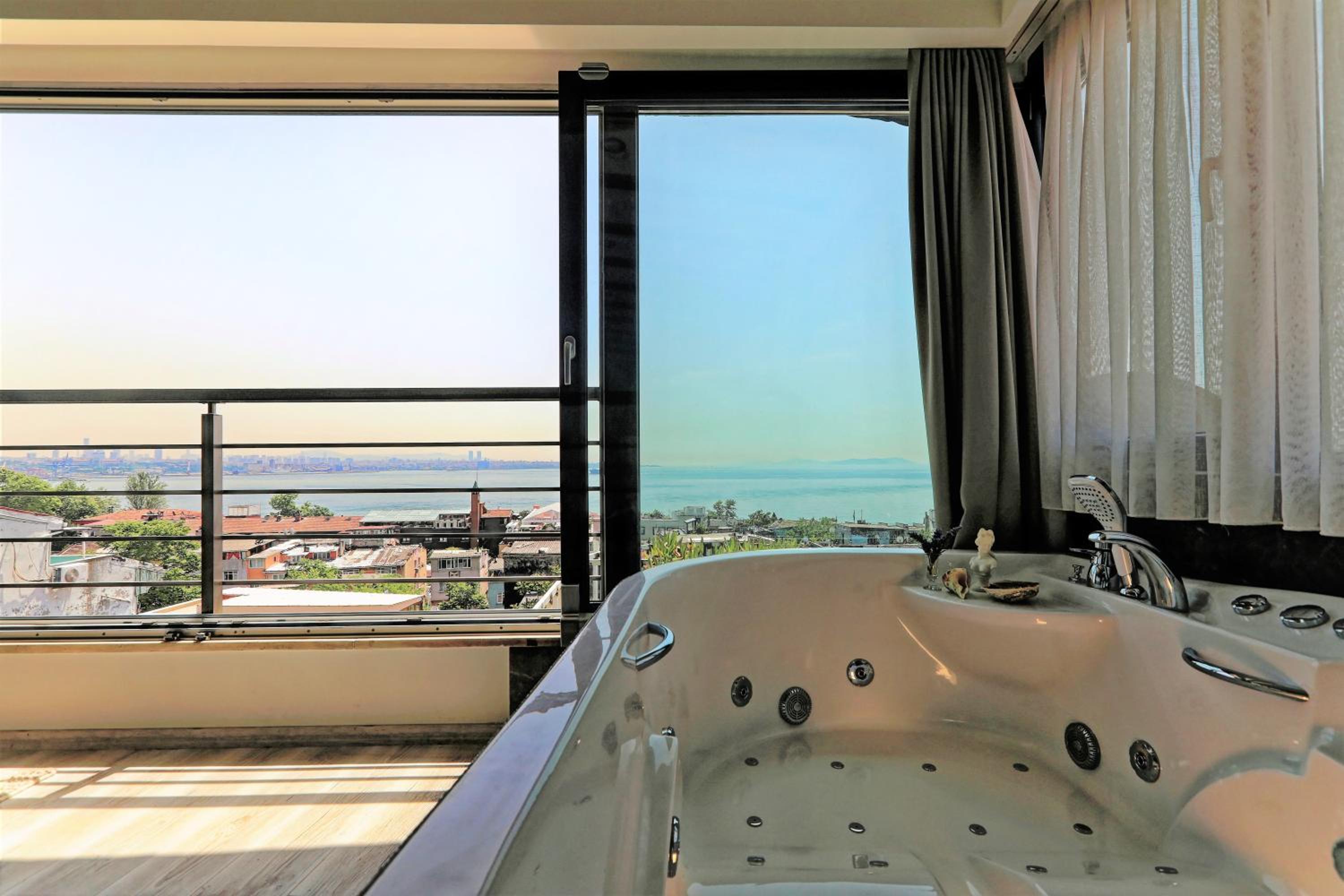 Romantic Hotel Istanbul - Image 69