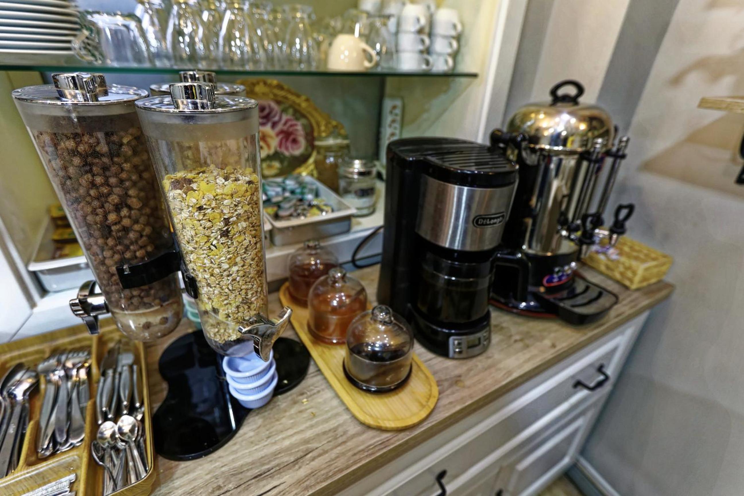 Romantic Hotel Istanbul - Image 13