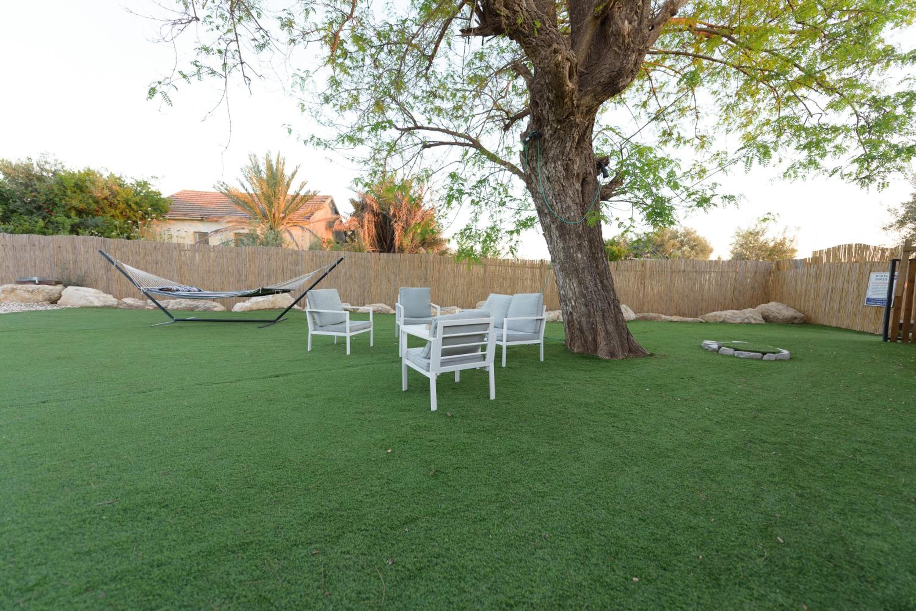 Hemdat Nefesh Eitan view 2