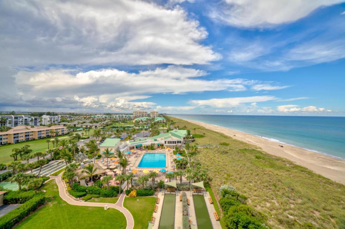 Chic Ocean Getaway - Walk to Beach, Pool & Hot Tub view 5