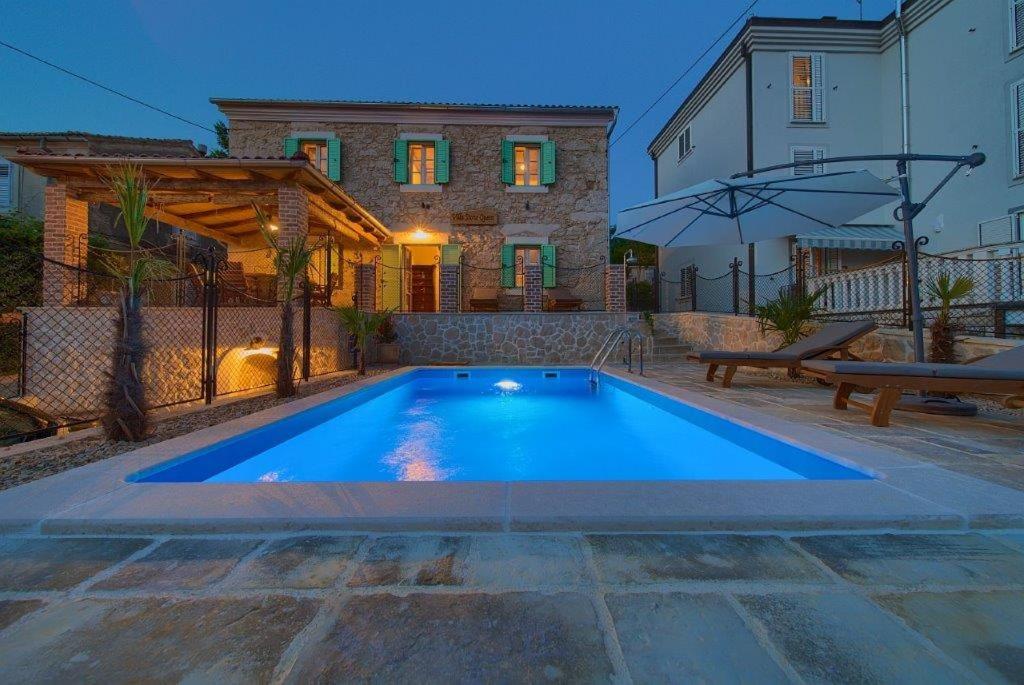 Villa Stone Queen view 4