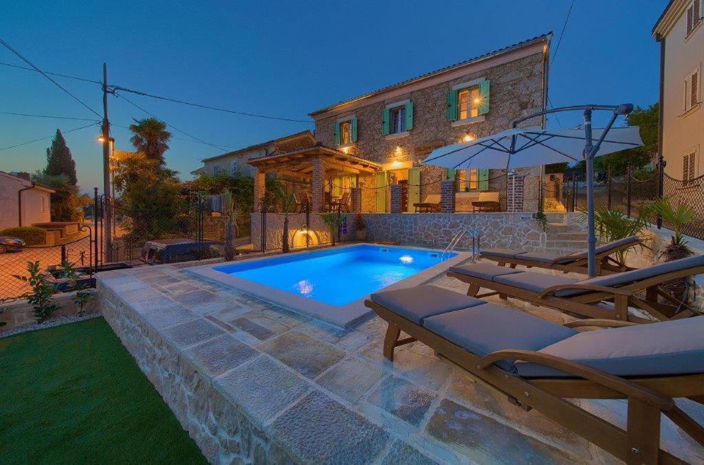 Villa Stone Queen view 5