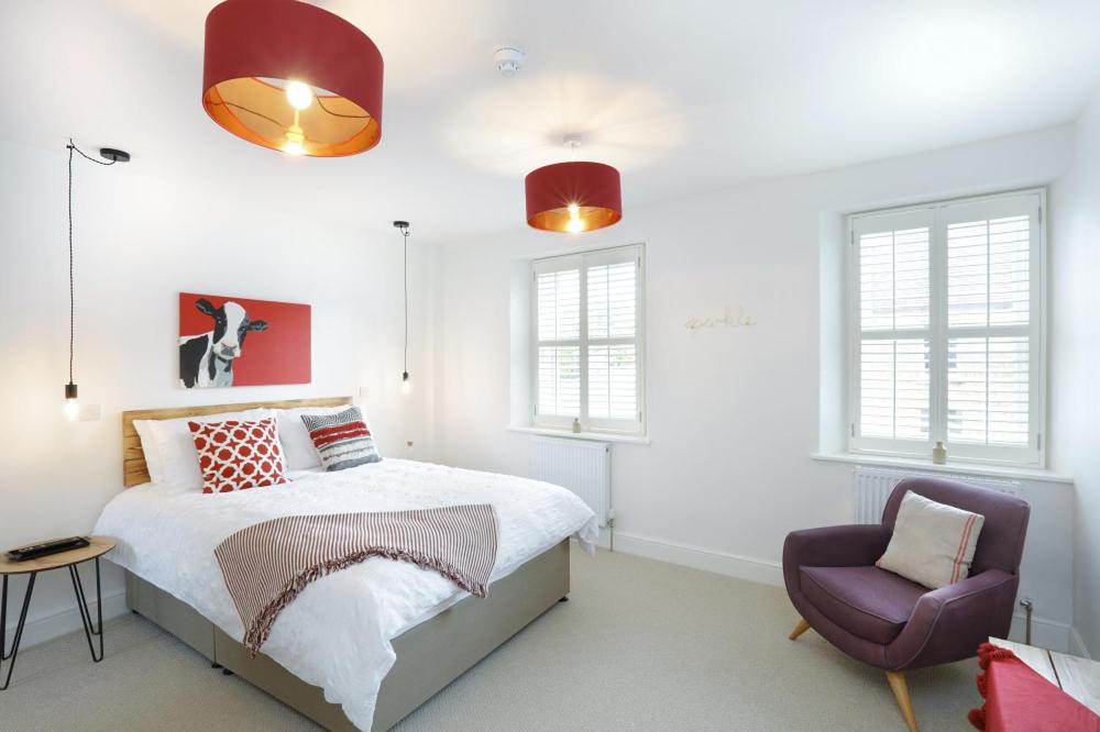 Hues - Castle Cary view 2