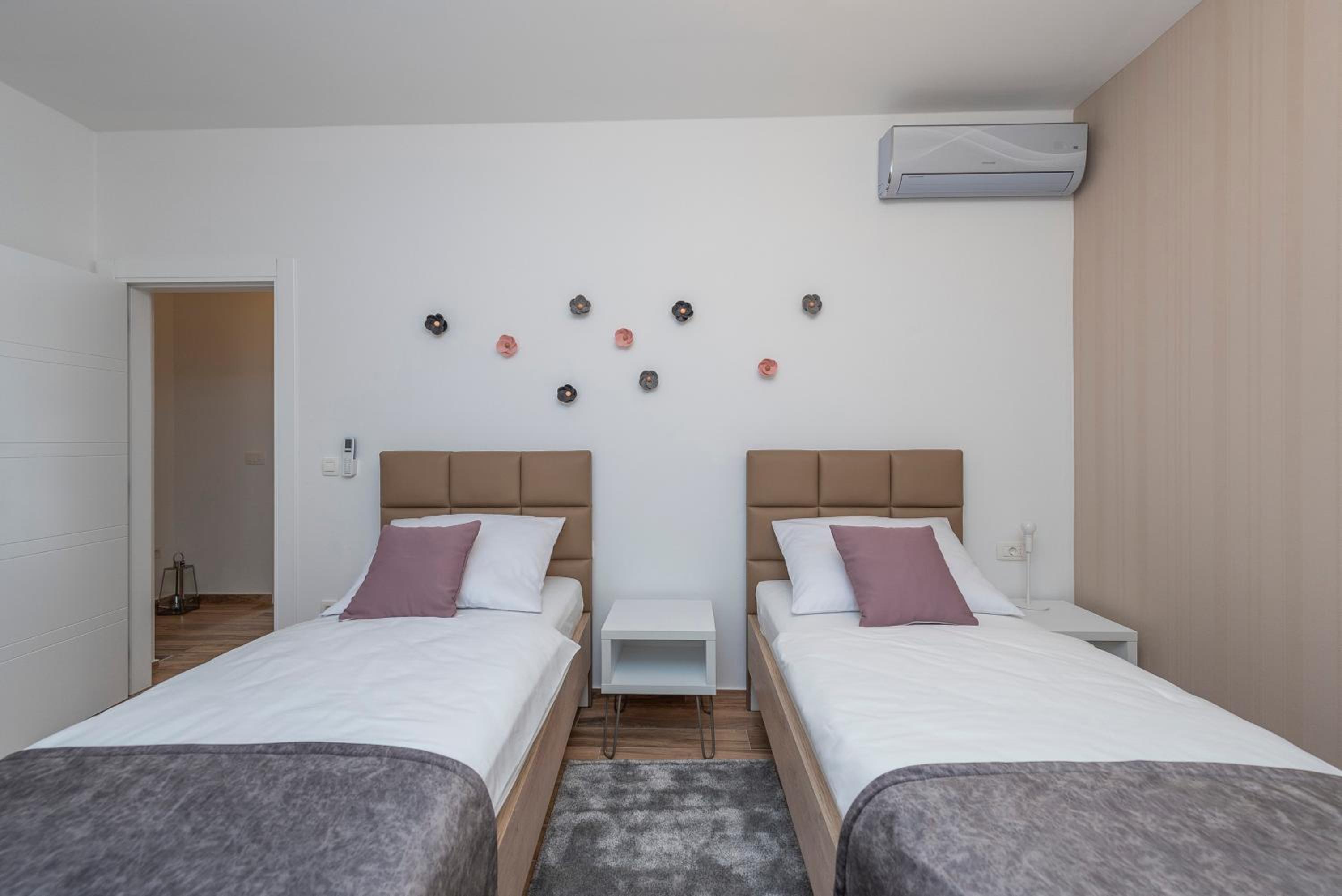 LUXURY APARTMENTS - LA VIR 1 & 2 view 4