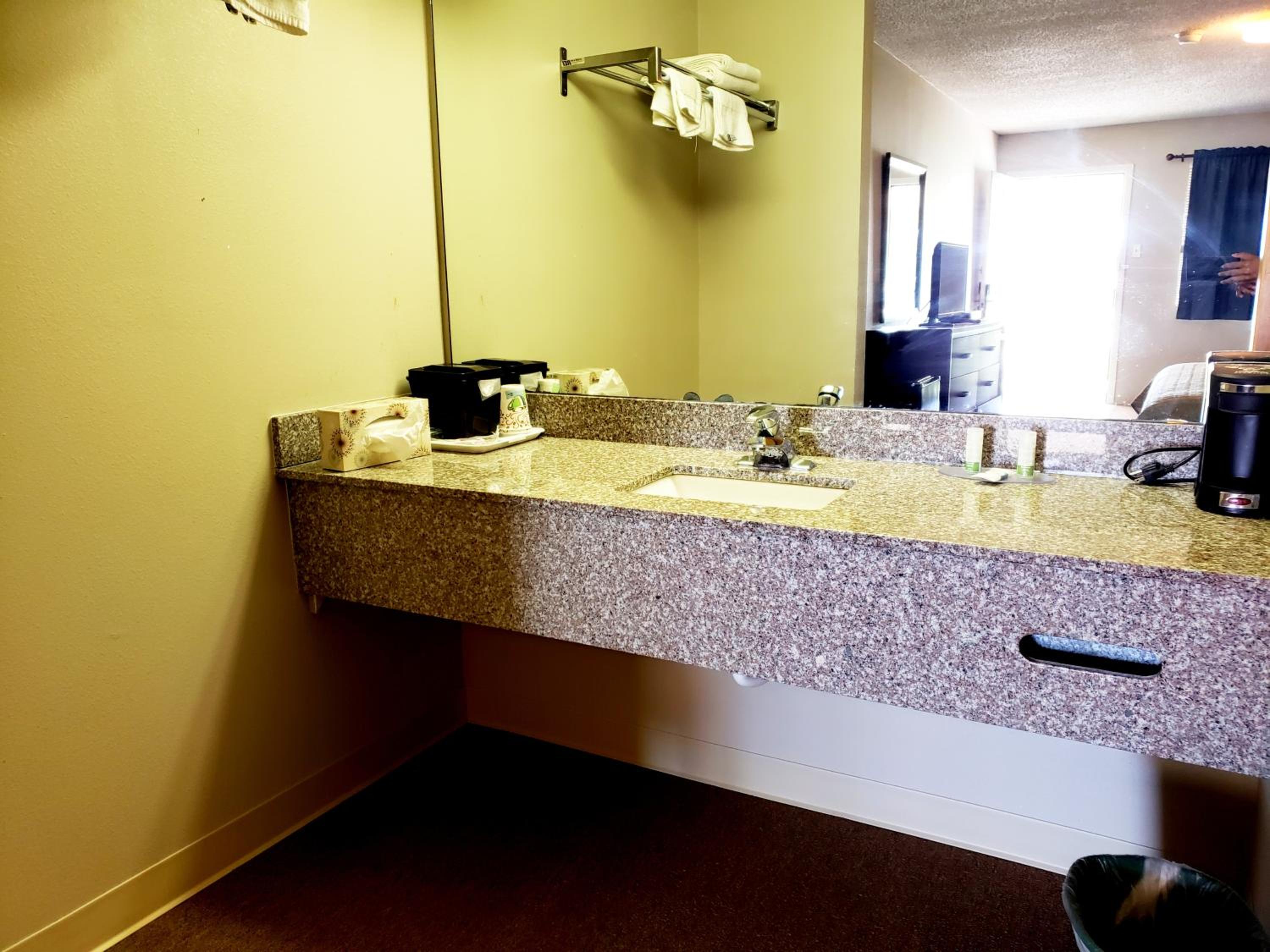 Calhoun Vacations - Motel 103 - Property Image 9