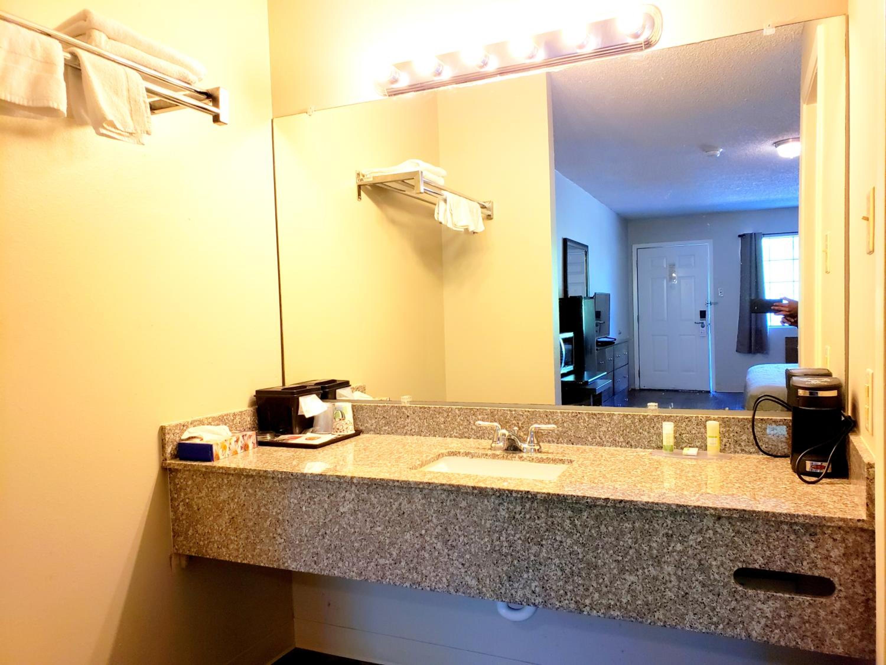Calhoun Vacations - Motel 103 - Property Image 4