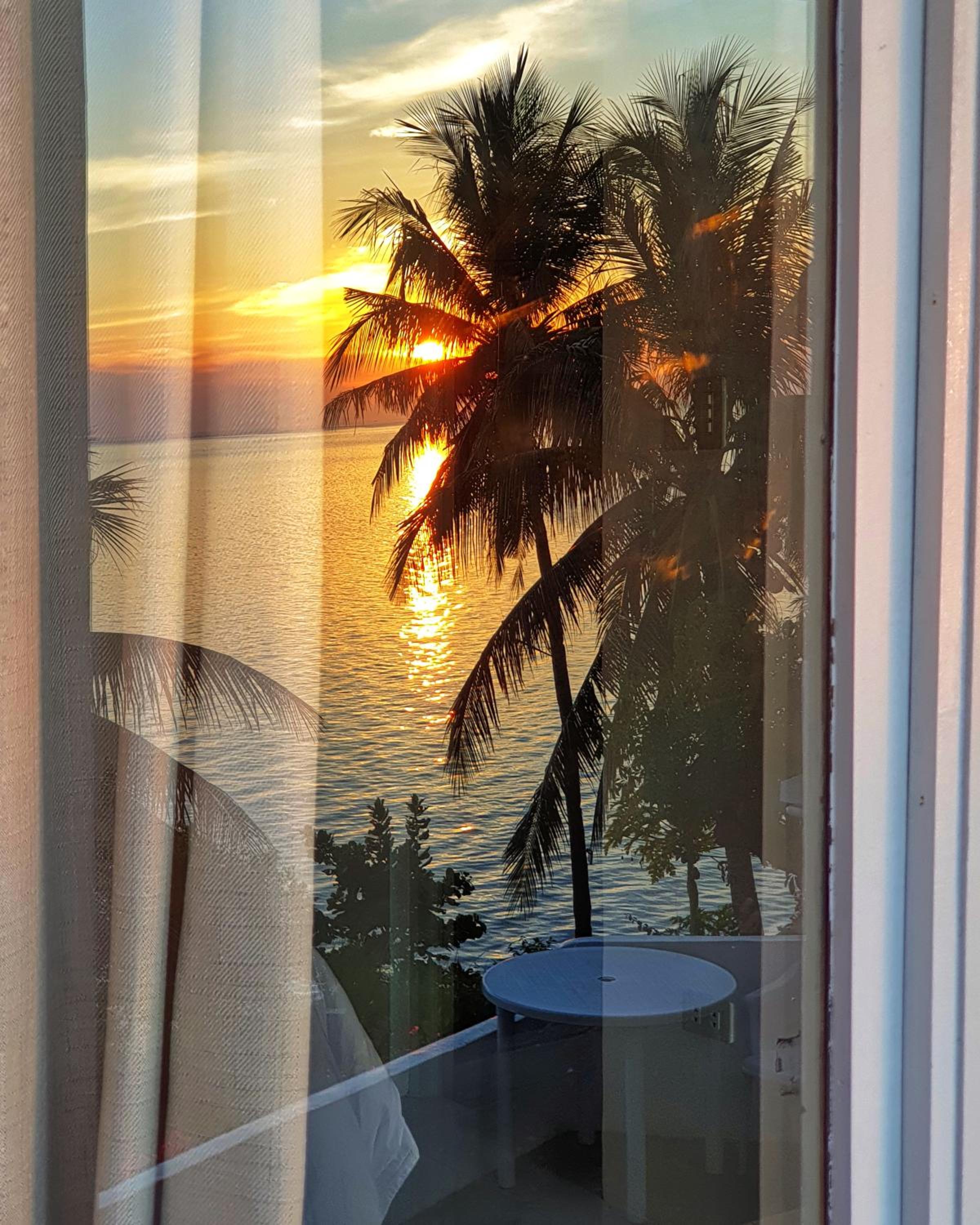 Bintana Sa Paraiso