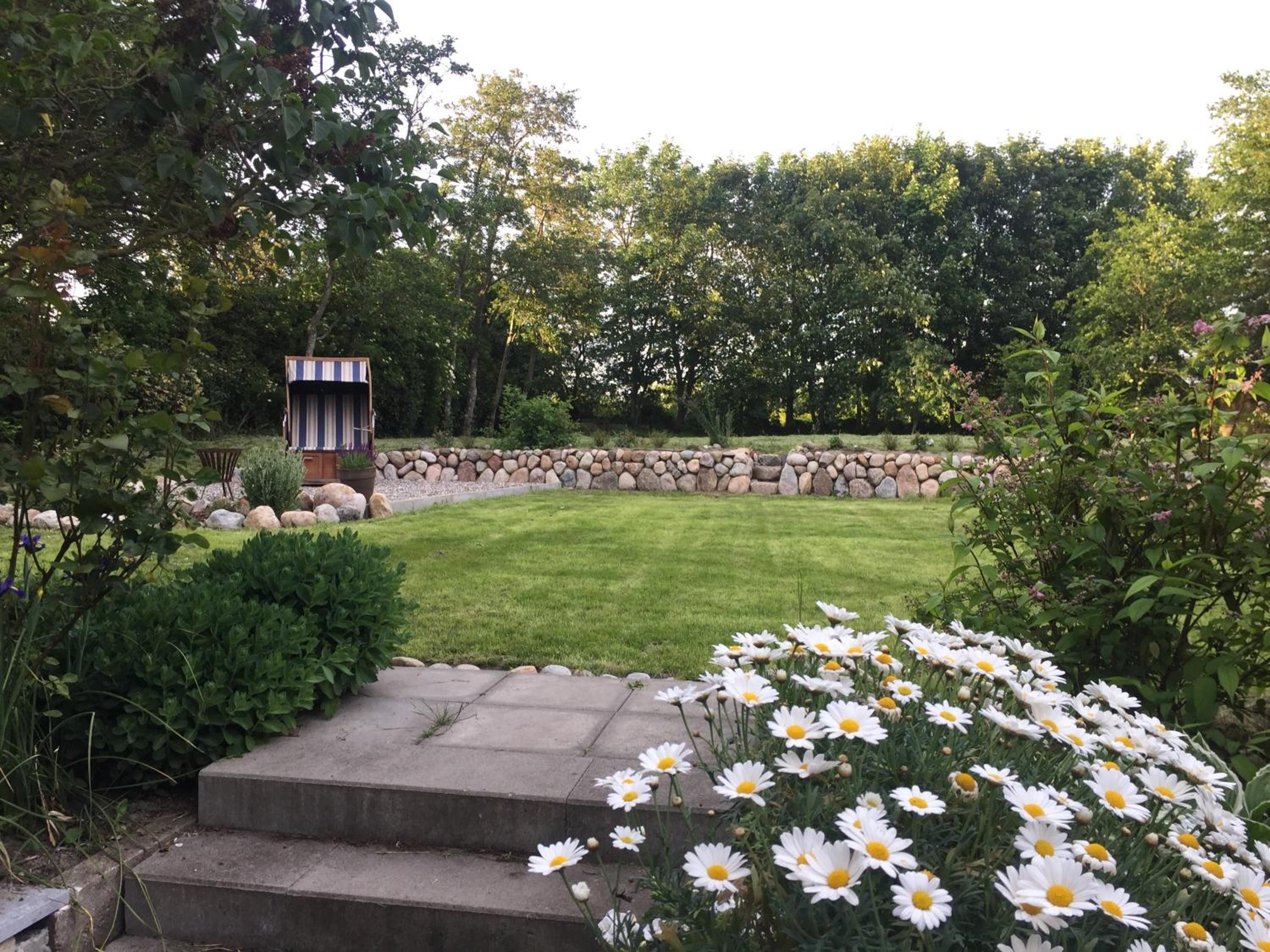 Charmantes Haus mit zwei Ferienwohnungen und großem Garten in Aventoft - Enjoy!