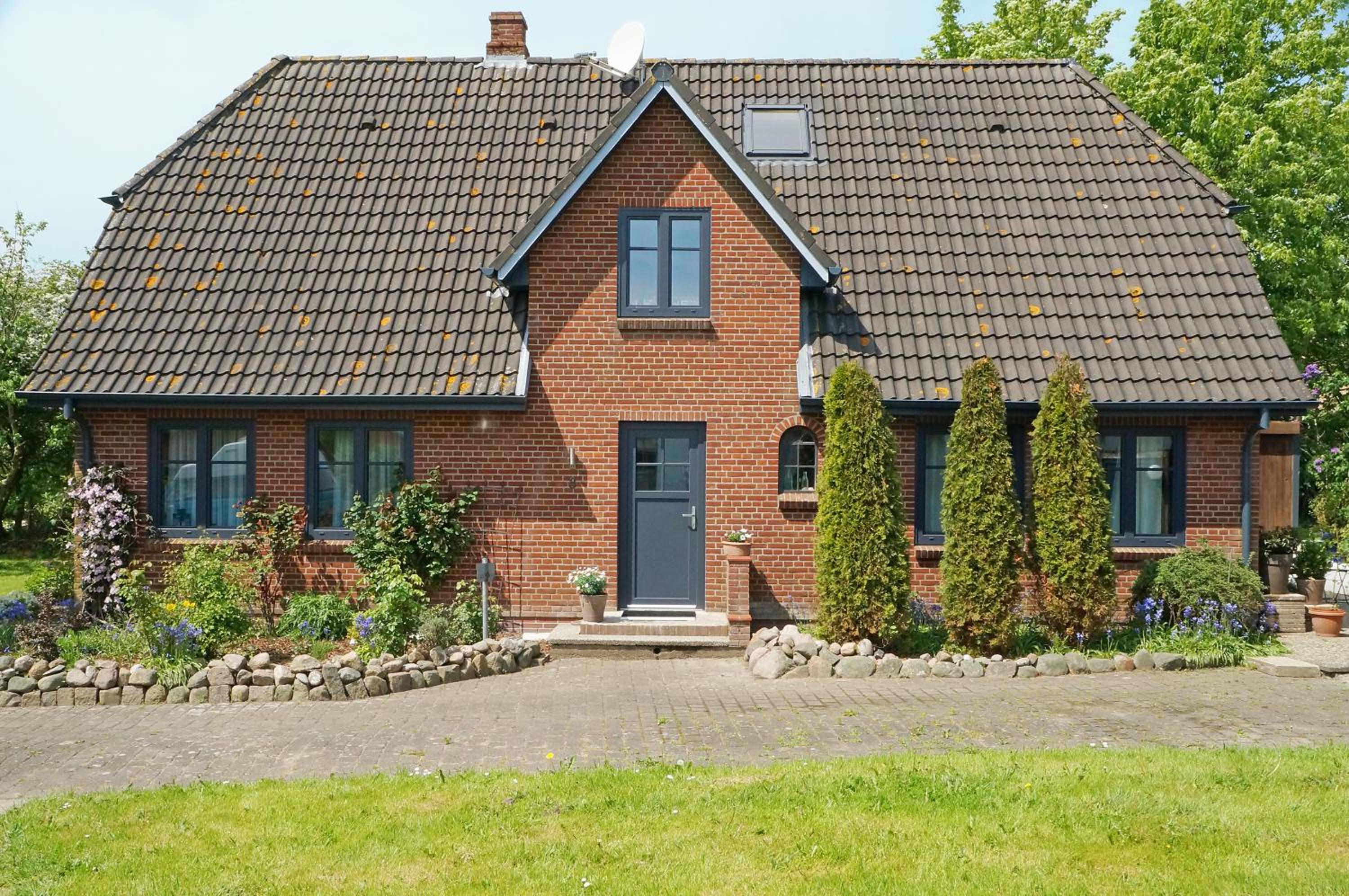 Charmantes Haus mit zwei Ferienwohnungen und großem Garten in Aventoft - Enjoy!