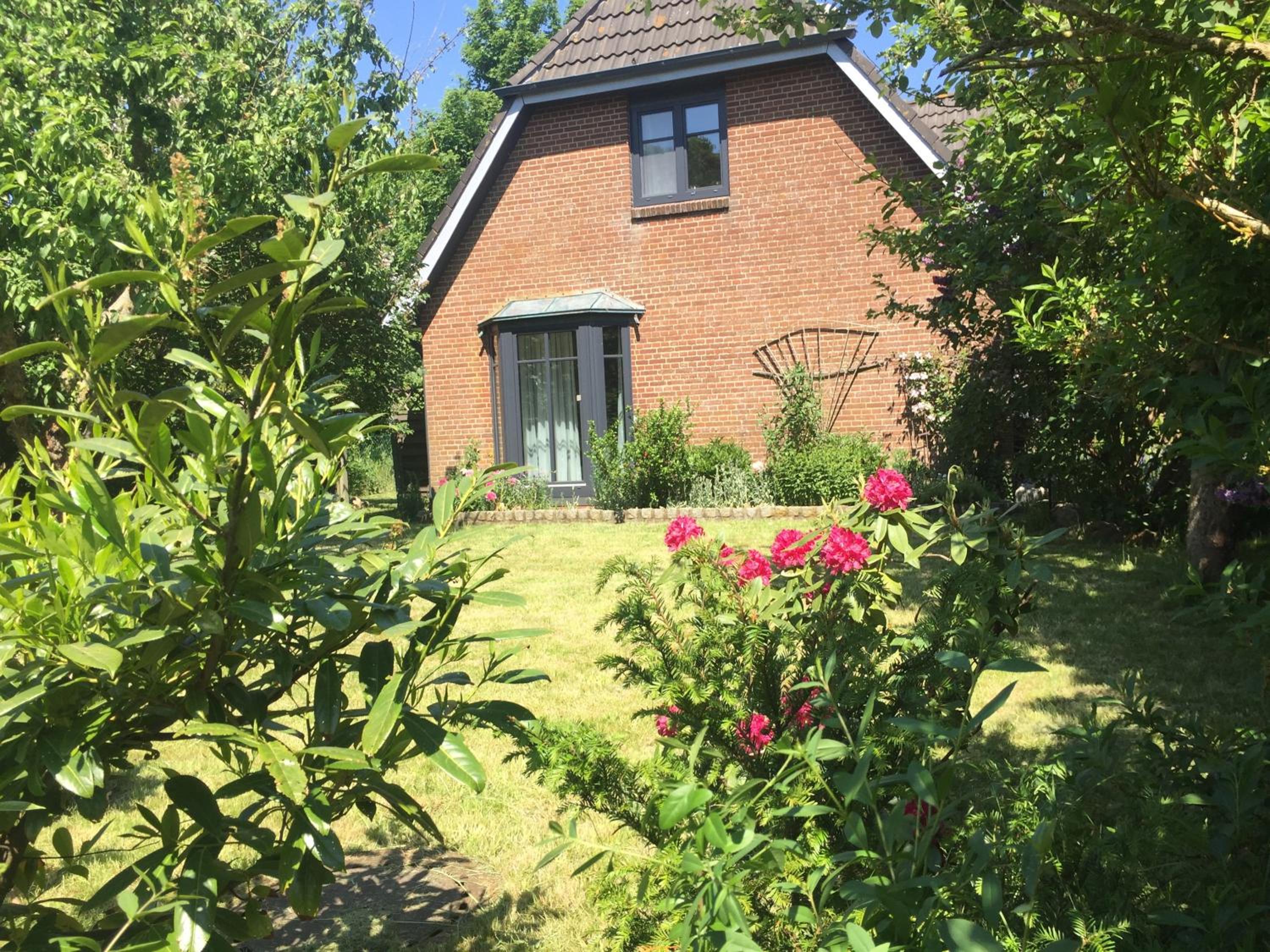 Charmantes Haus mit zwei Ferienwohnungen und großem Garten in Aventoft - Enjoy!