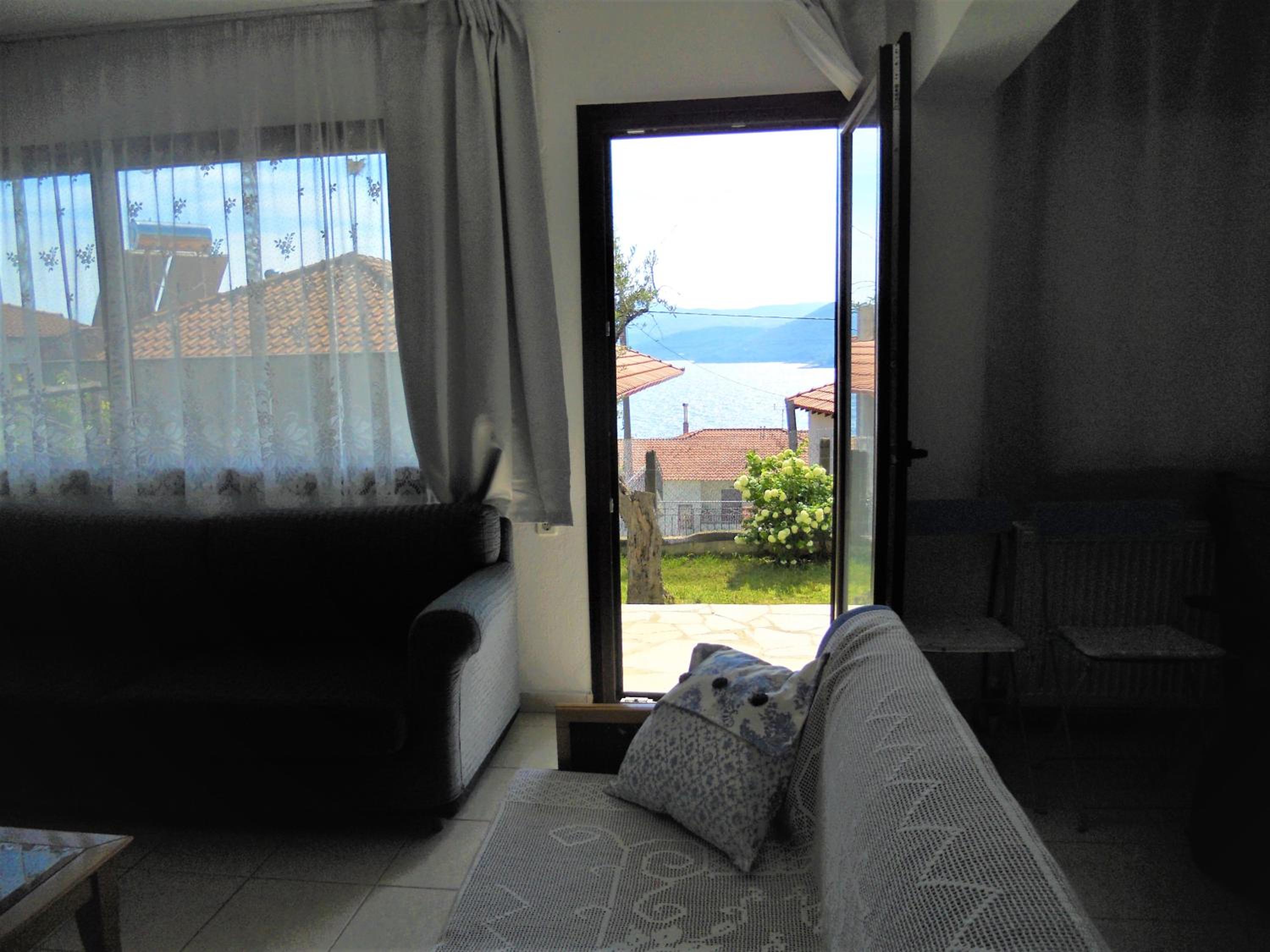 Dora's House comfortable apartment with a yard and view view 5