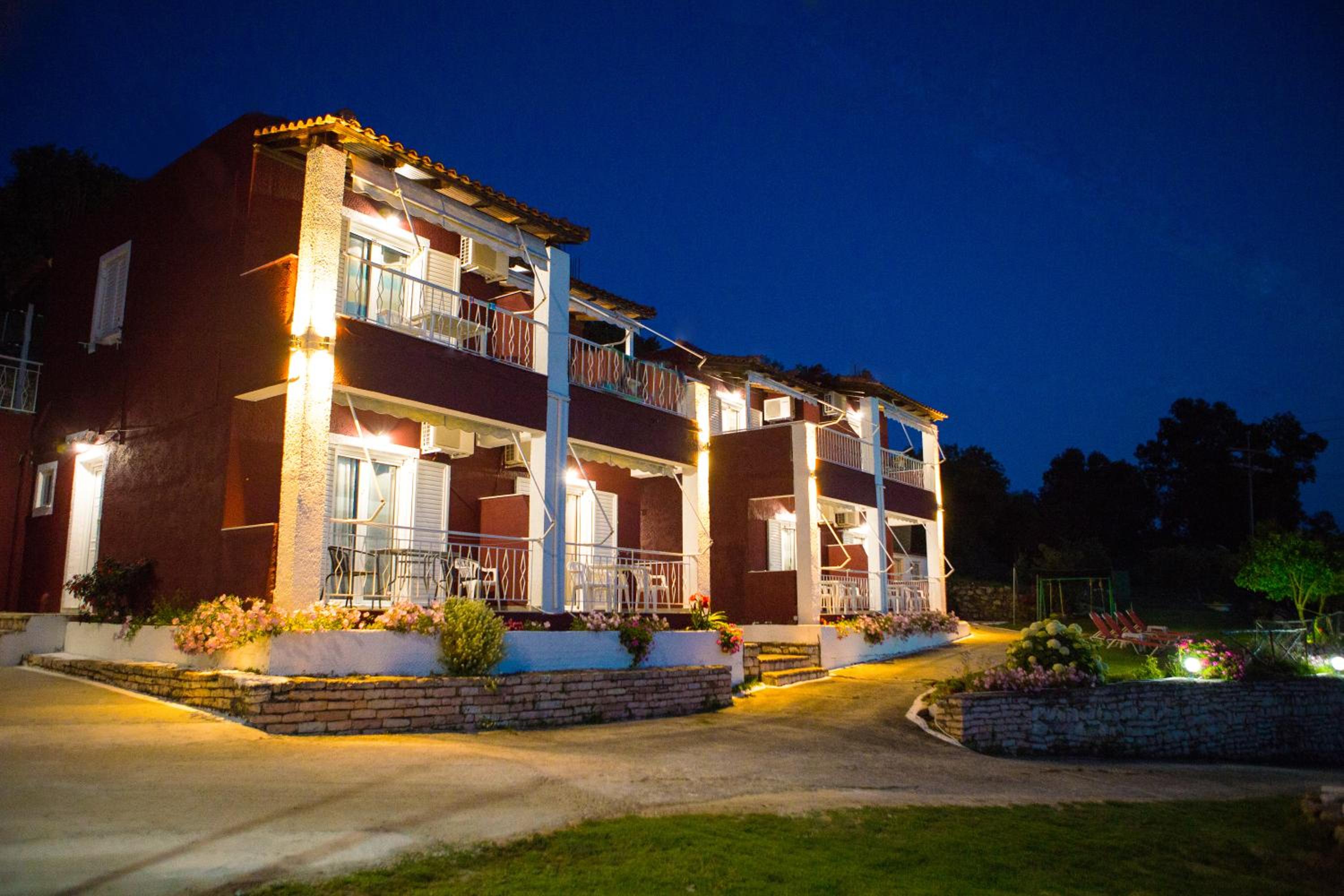 Sunset Apartments photo 2