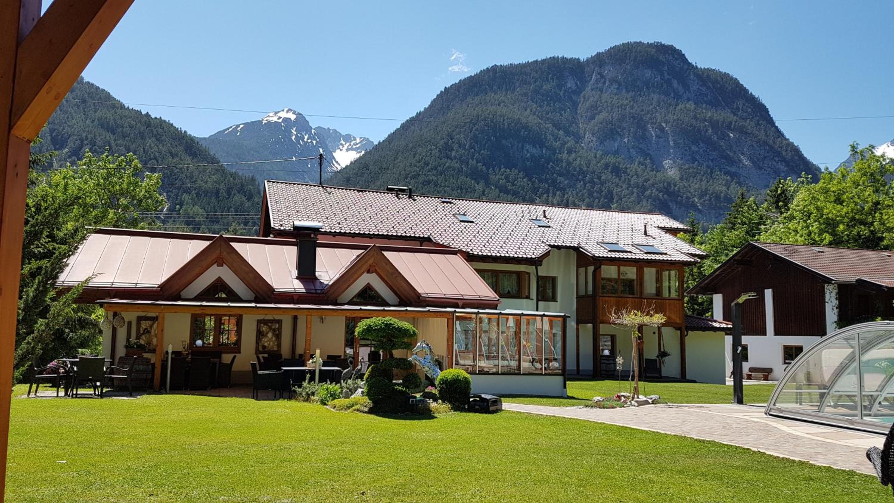 Gästehaus Almrausch, Ferienanlage mit Pool