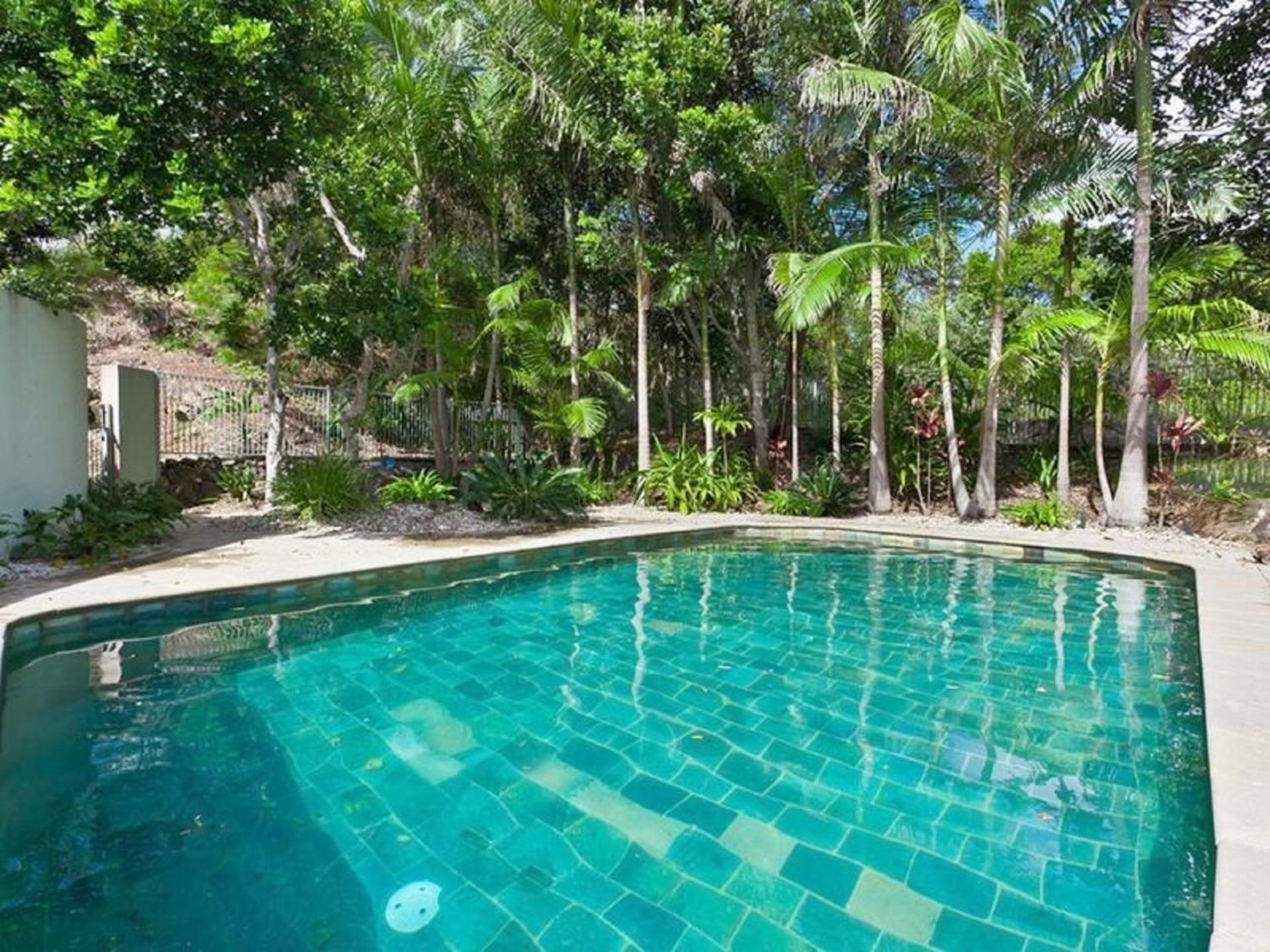surfside6 @ james cook - Clarkes Beach