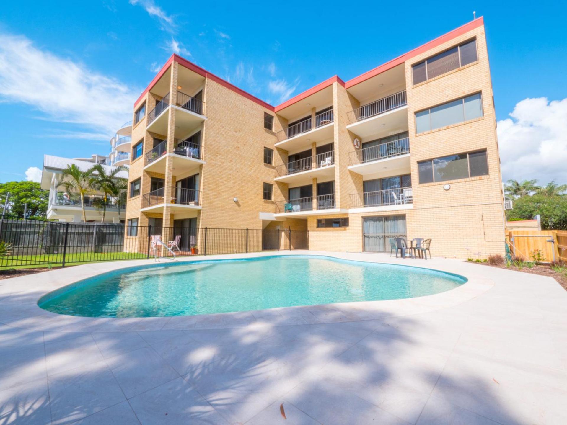 Caloundra Vacations - Golden Shores Unit 3 21 Landsborough Parade - Property Image 1