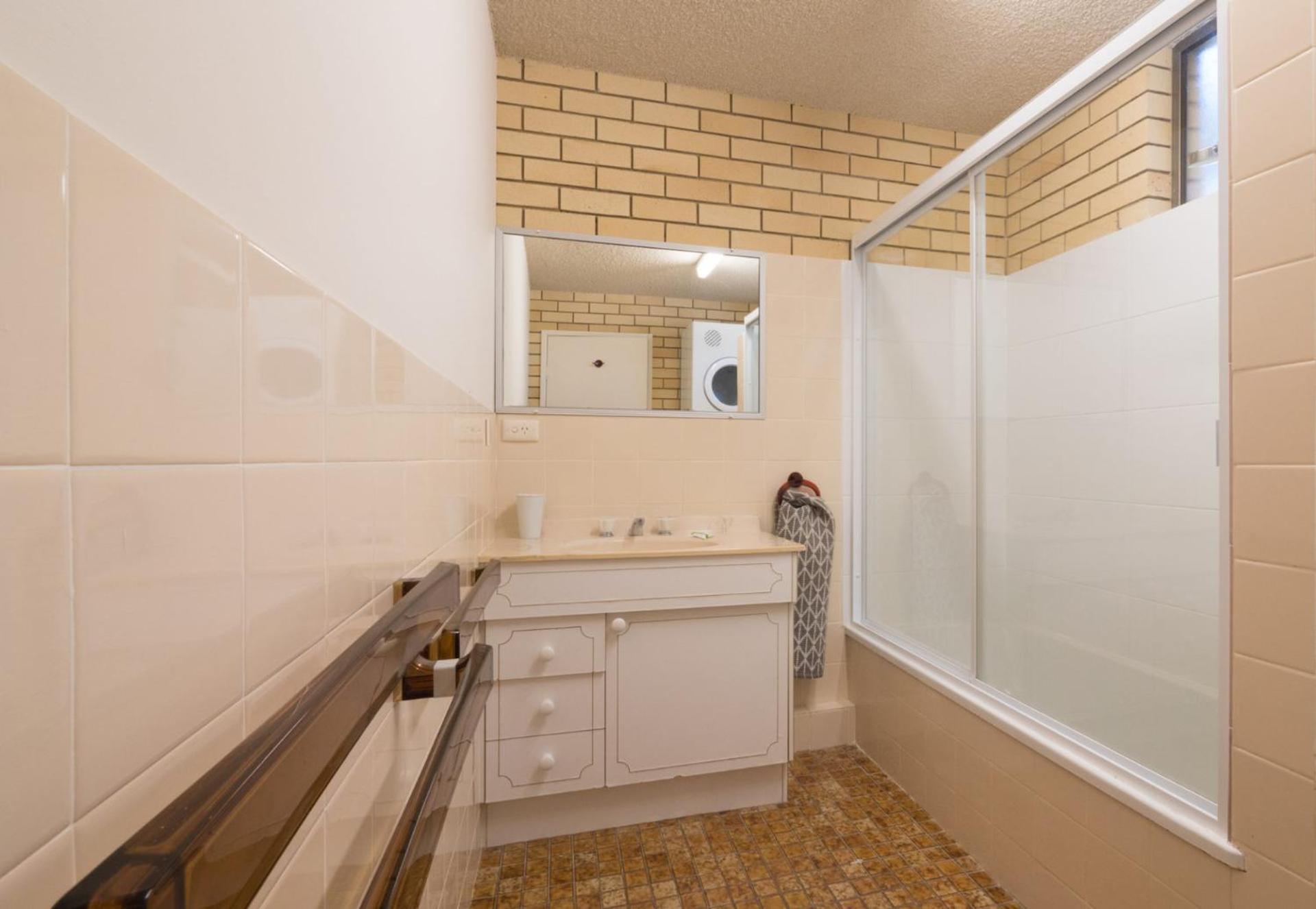 Caloundra Vacations - Golden Shores Unit 3 21 Landsborough Parade - Property Image 10