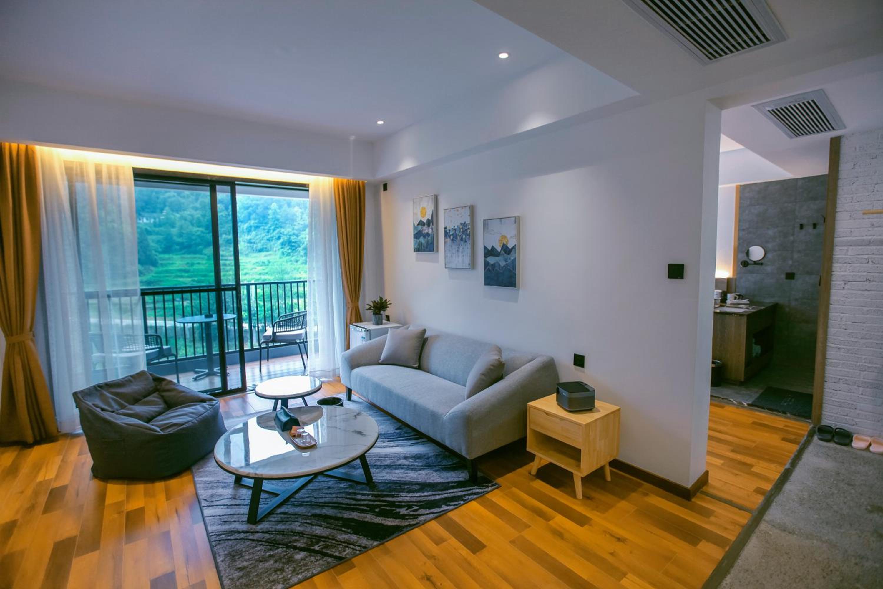 Whispering Mountains Boutique Hotel