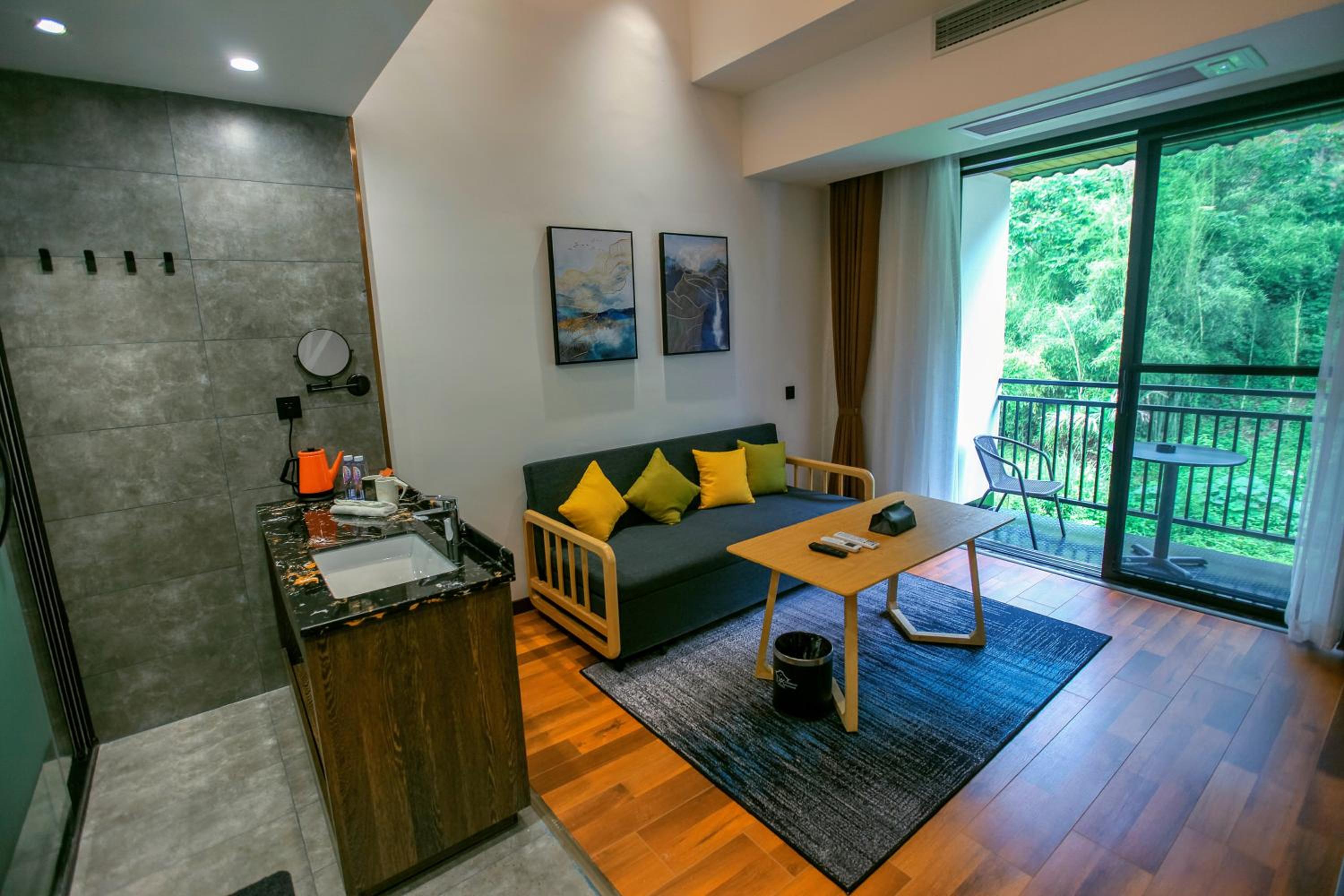 Whispering Mountains Boutique Hotel