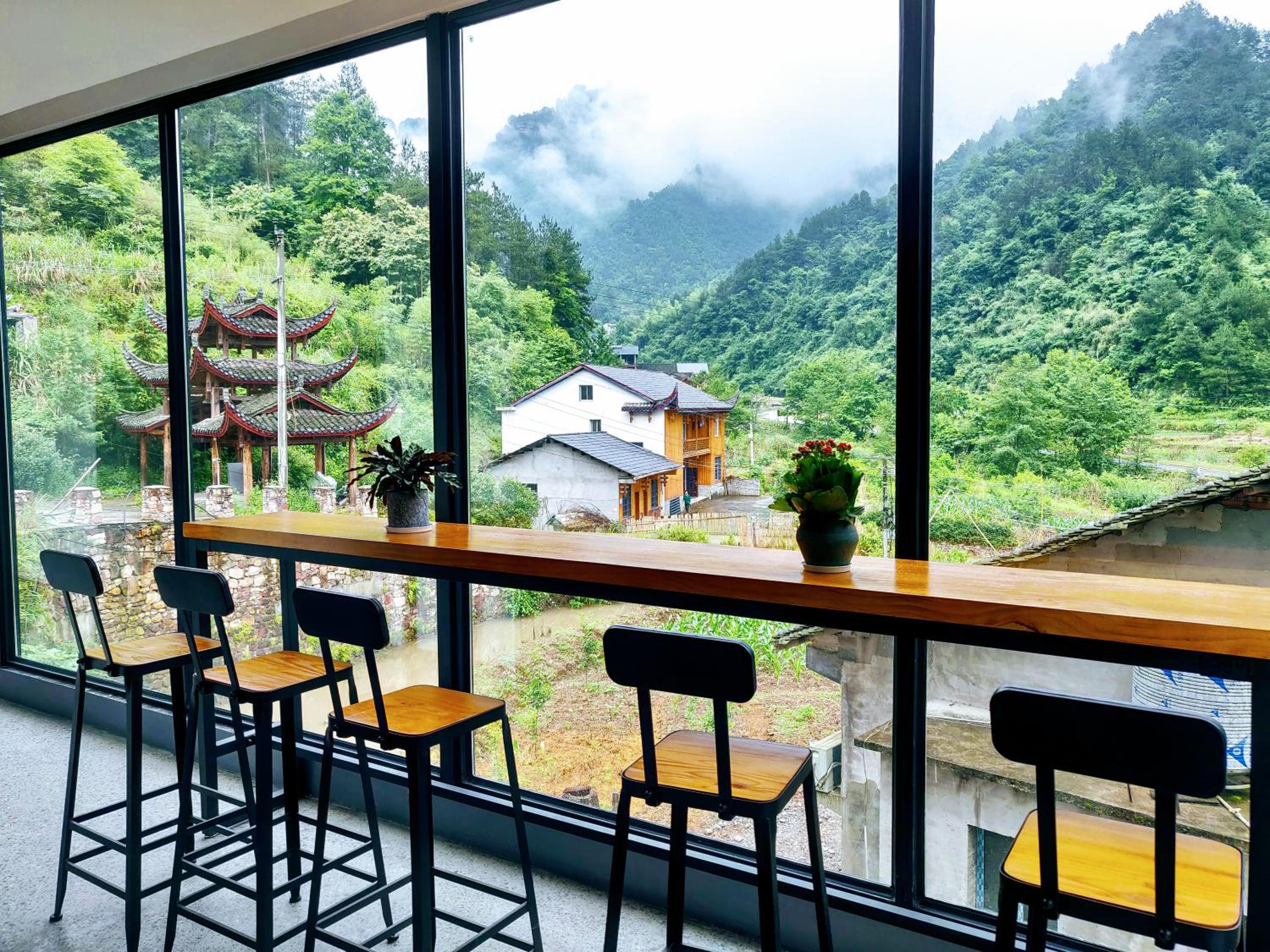 Whispering Mountains Boutique Hotel