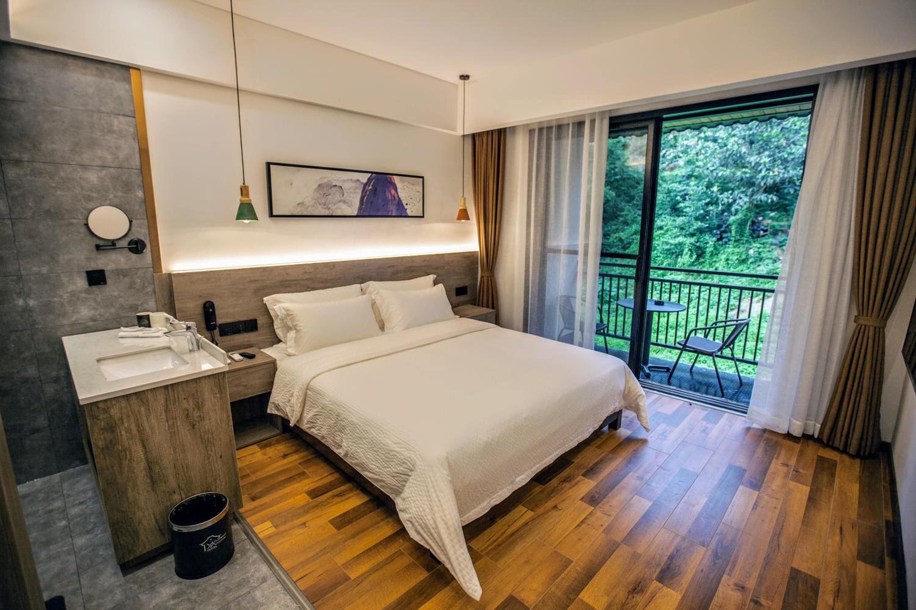 Whispering Mountains Boutique Hotel