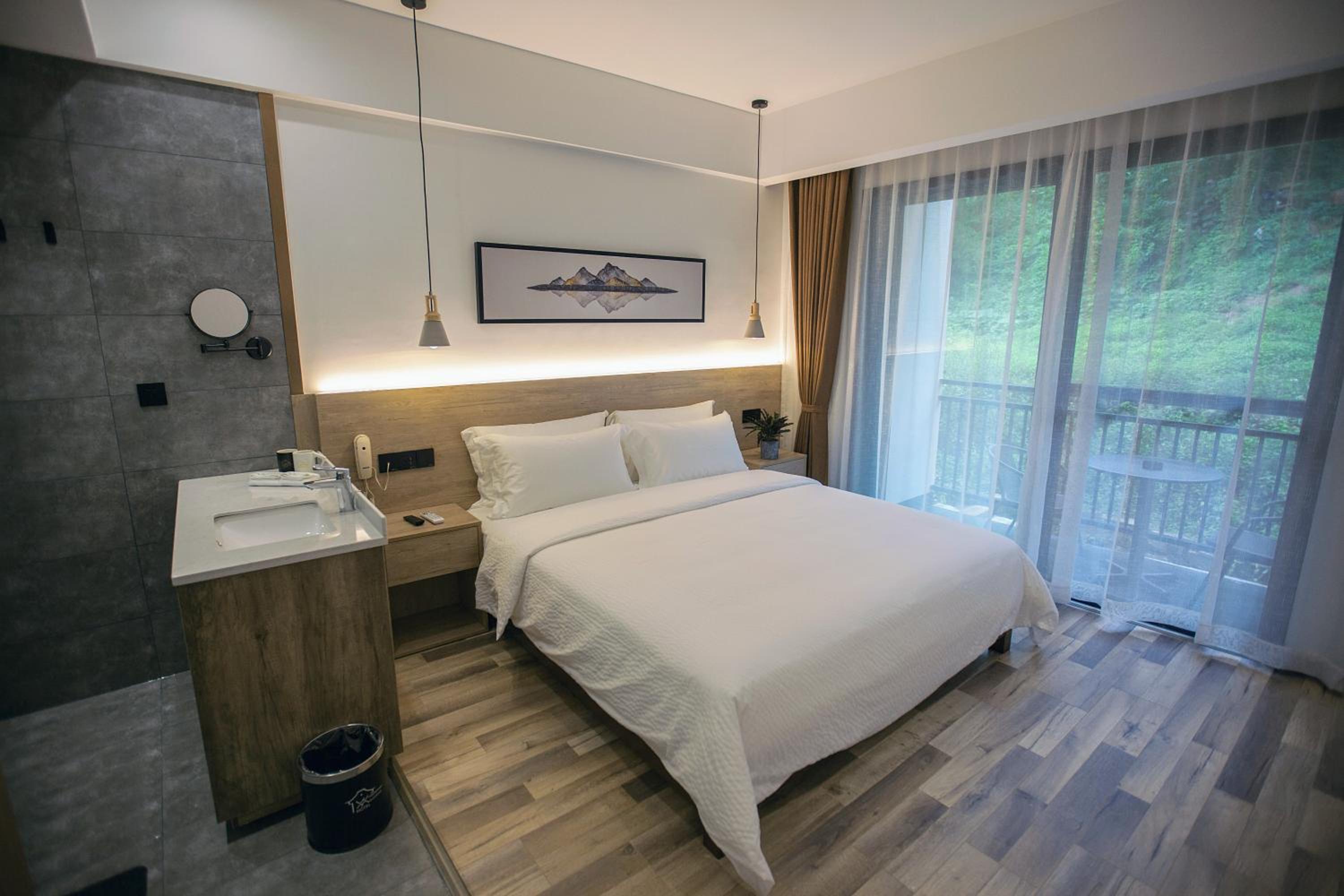 Whispering Mountains Boutique Hotel